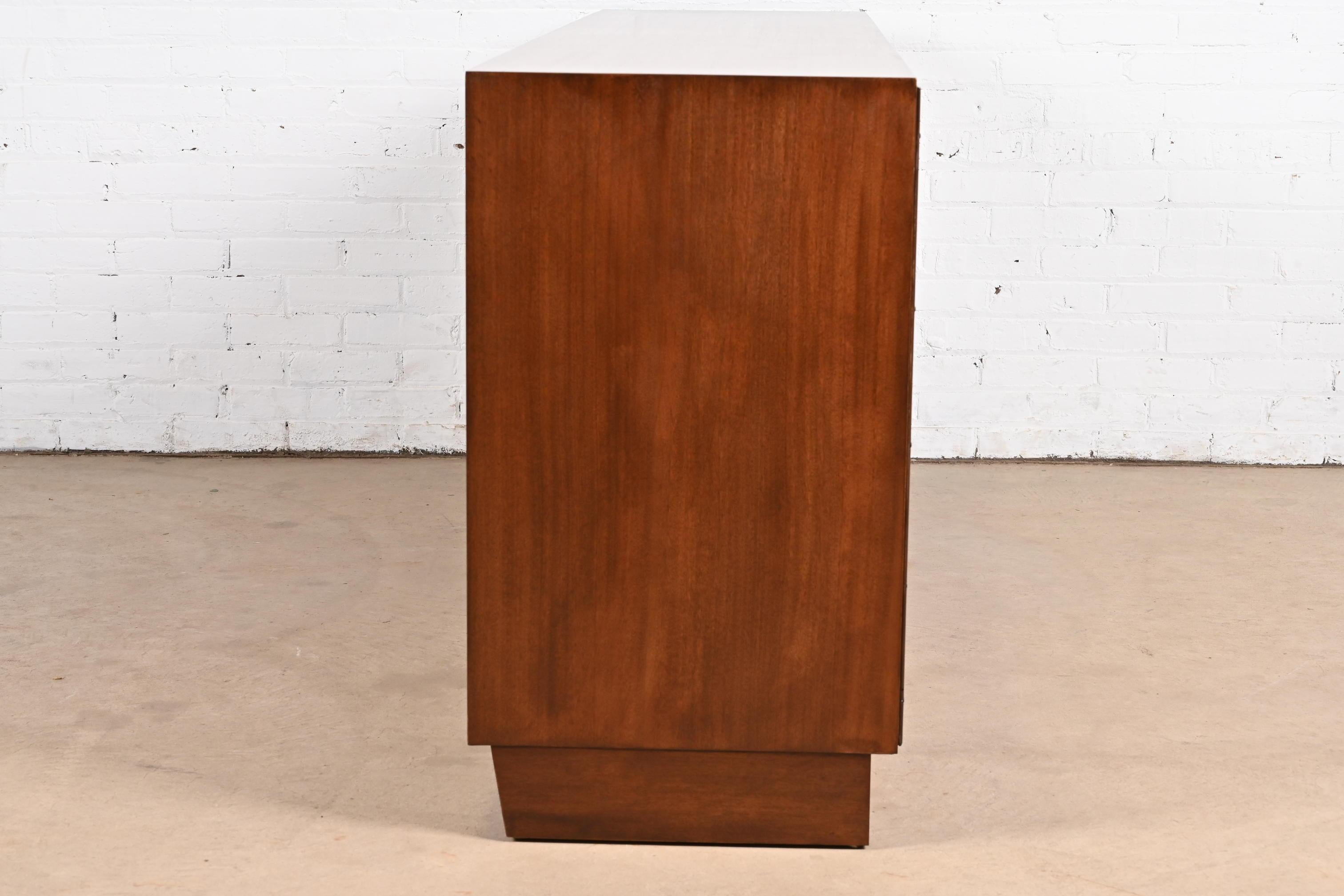 Edward Wormley per Dunbar Credenza in mogano moderna di metà secolo in vendita 3