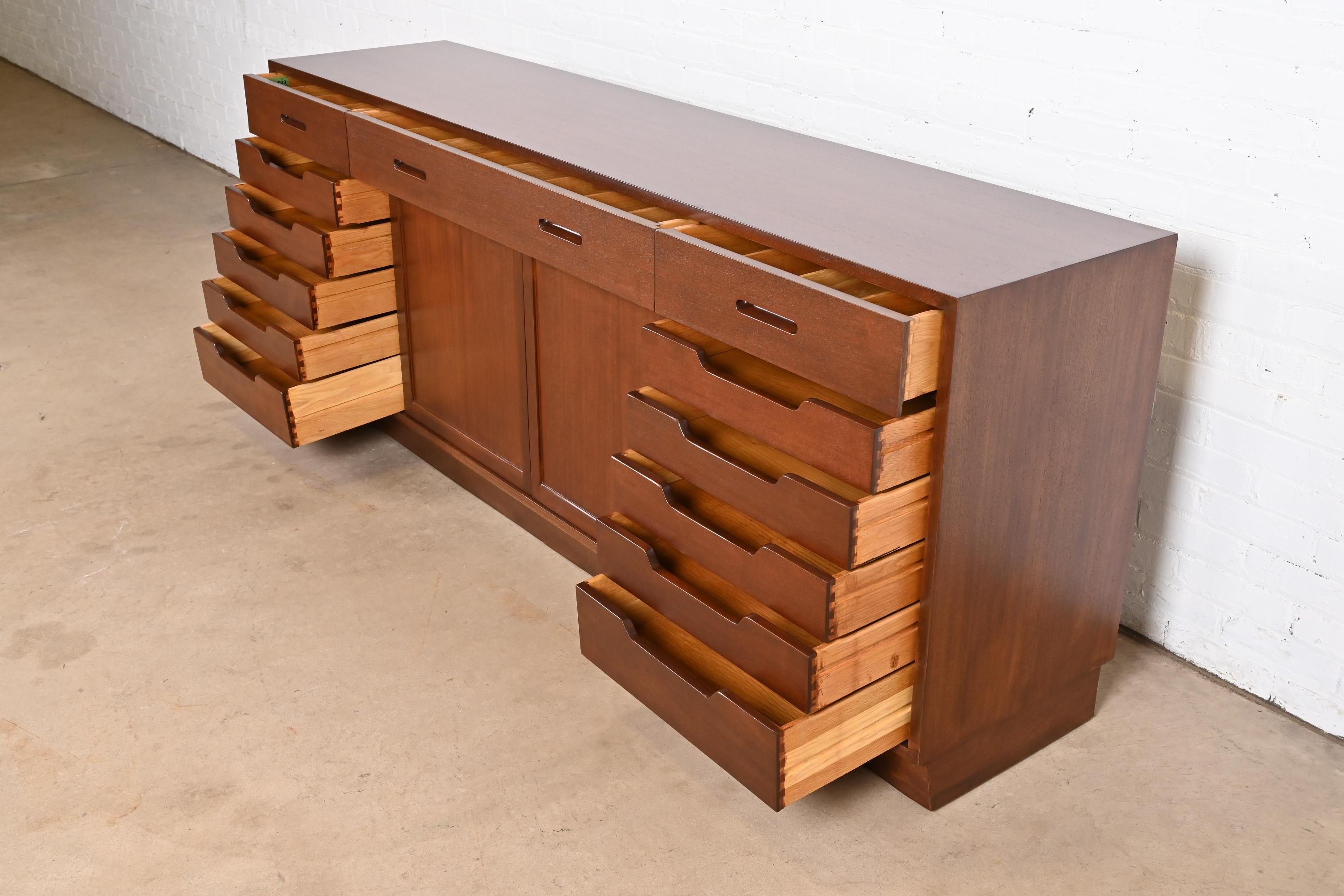 Metà XX secolo Edward Wormley per Dunbar Credenza in mogano moderna di metà secolo in vendita