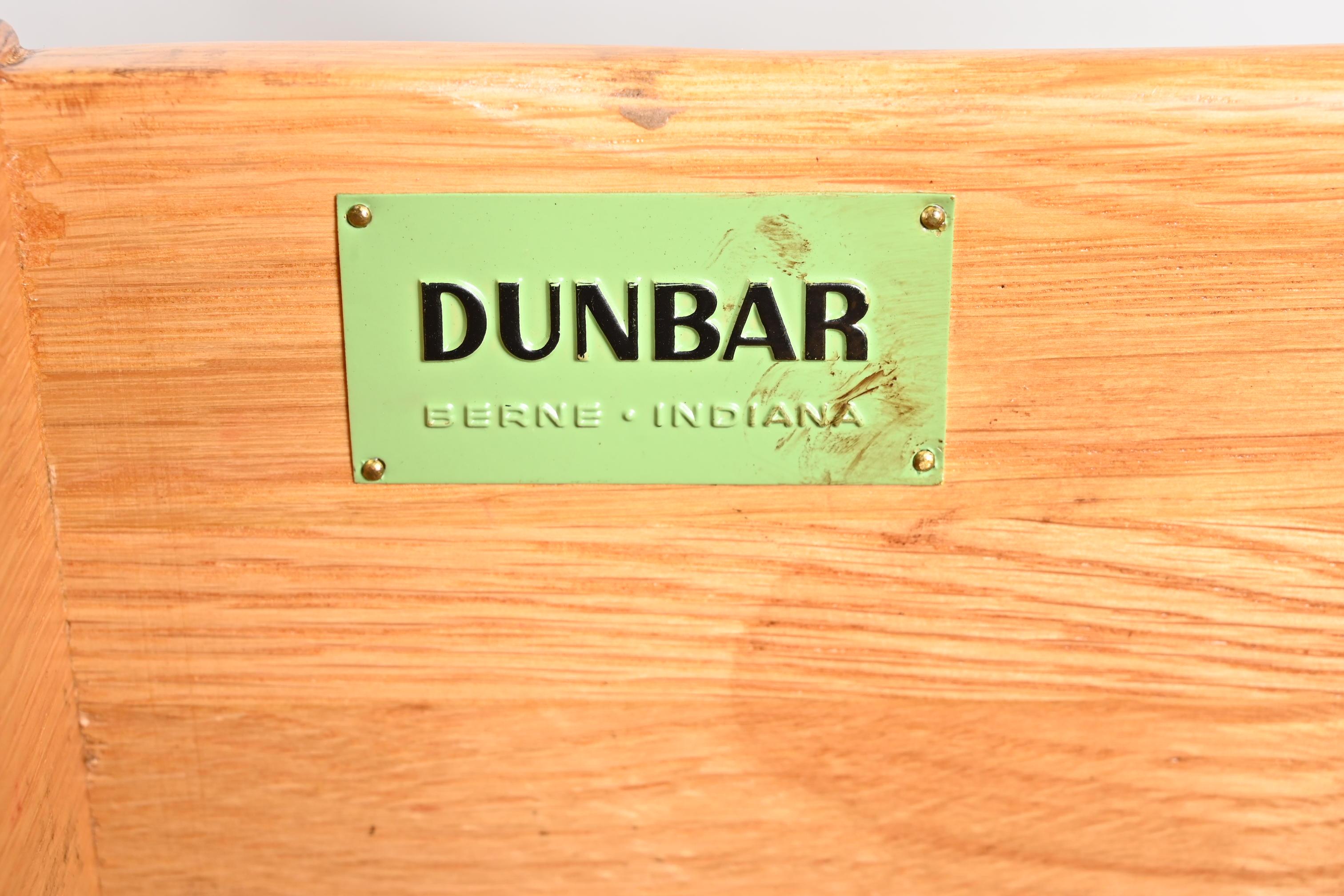 Mogano Edward Wormley per Dunbar Credenza in mogano moderna di metà secolo in vendita