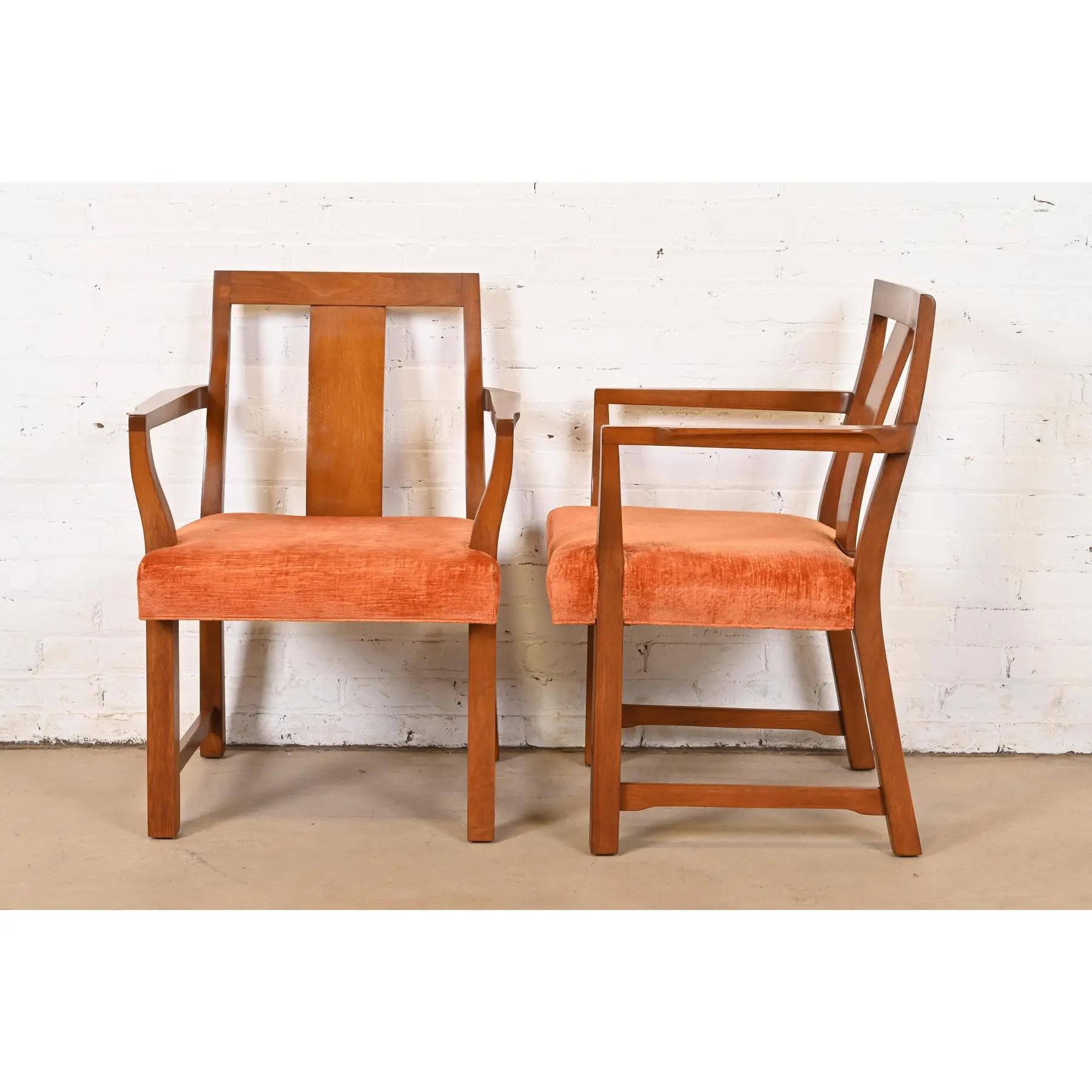 Edward Wormley pour Dunbar Chaises de salle à manger en noyer sculpté Modernes du milieu du siècle dernier en vente 3