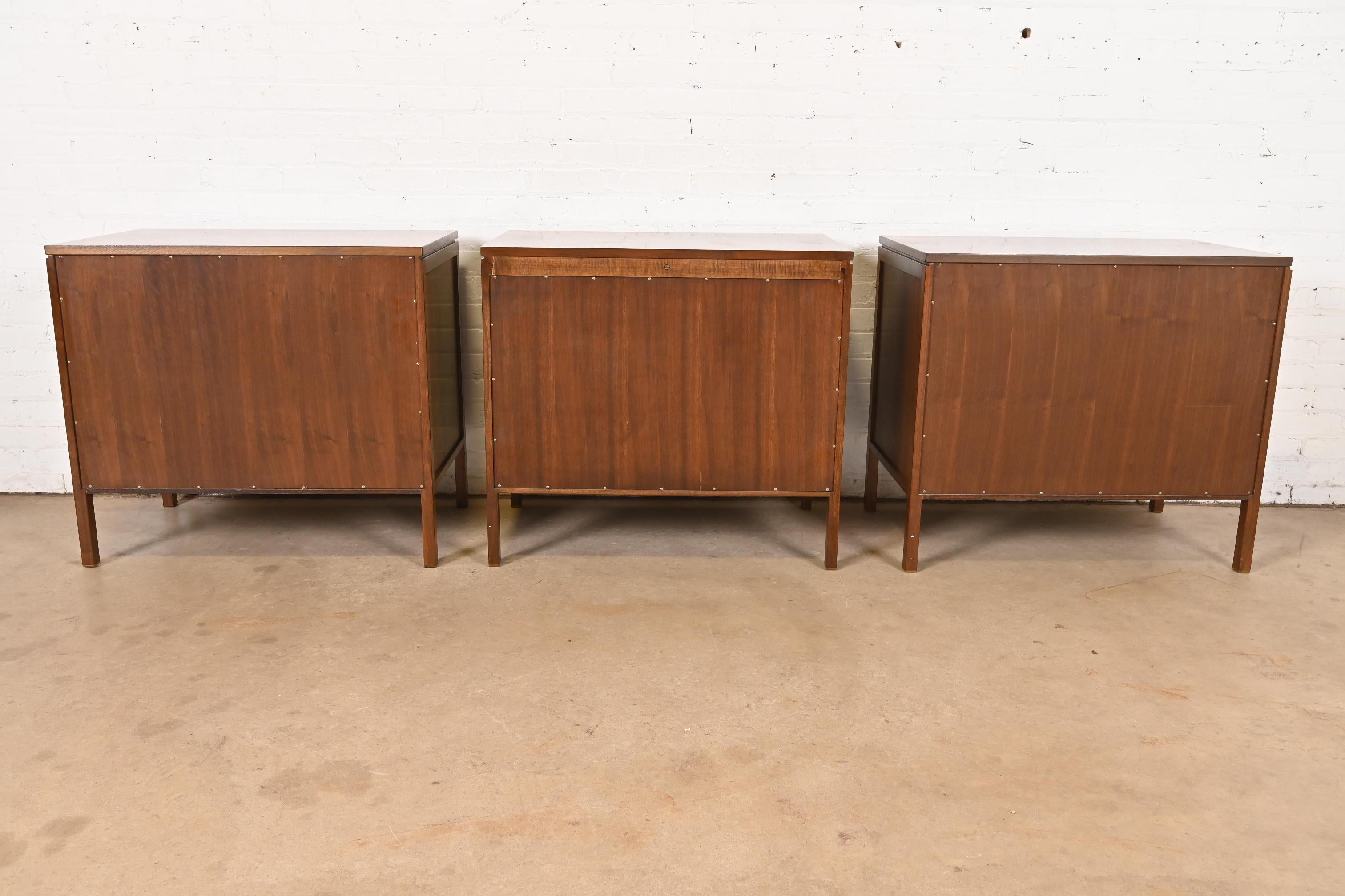 Edward Wormley per Dunbar Credenza moderna di metà secolo in noce e palissandro in vendita 7