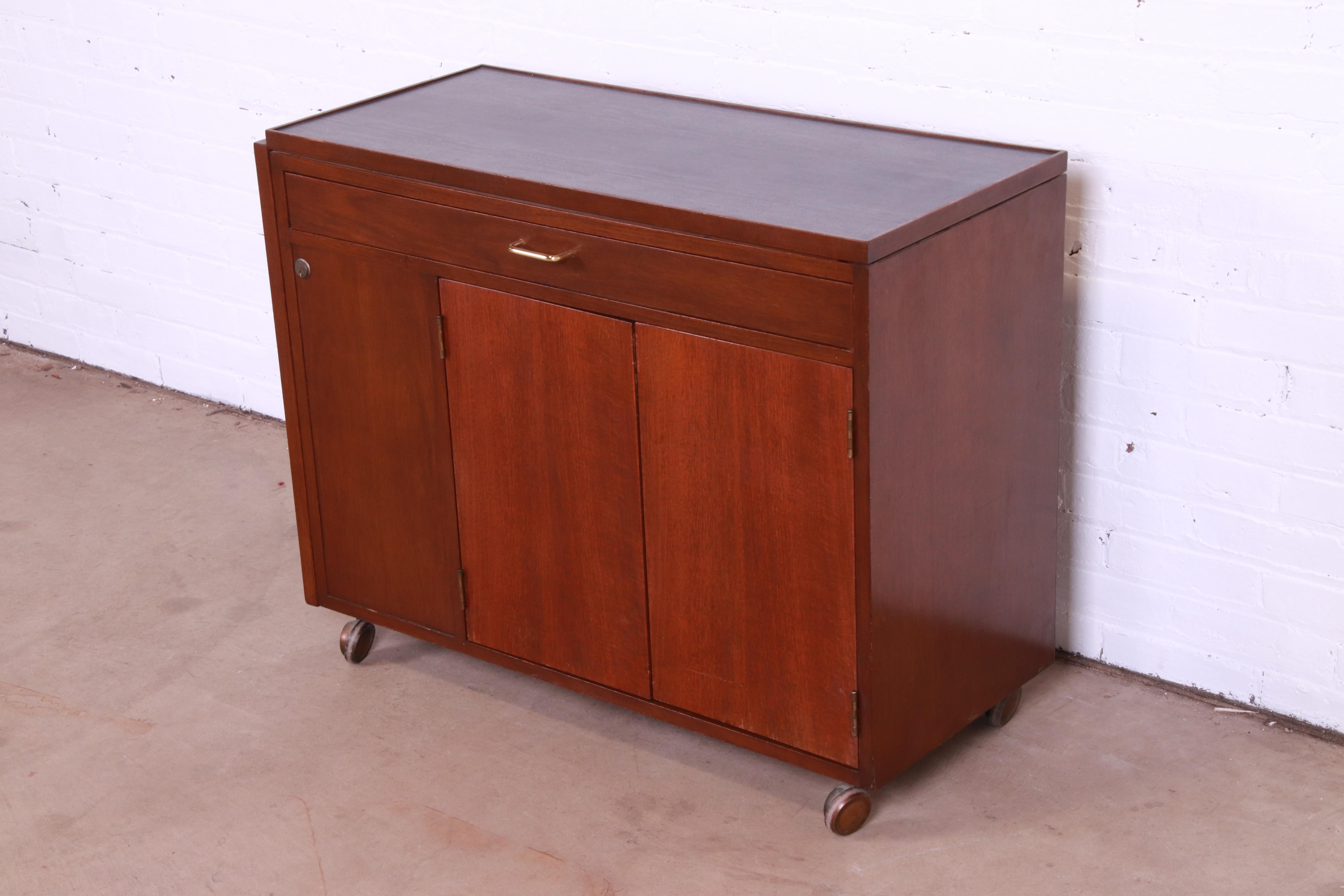 Edward Wormley for Dunbar Mid-Century Modern Walnut Bar Cart, 1950s 2