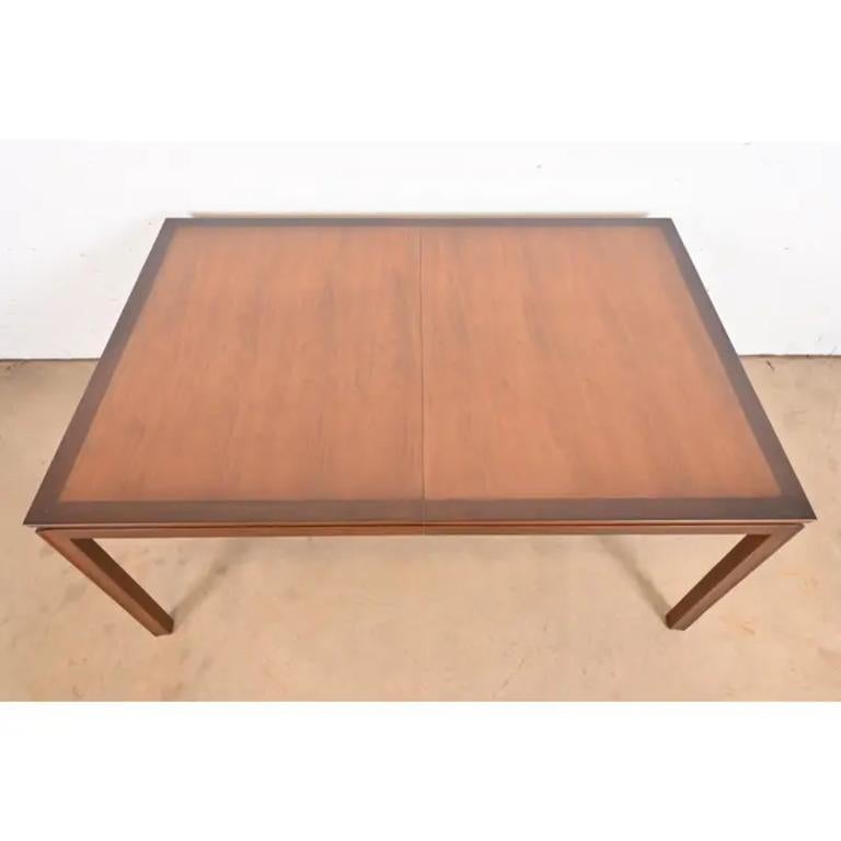Edward Wormley for Dunbar Mid-Century Modern Walnut Dining Table, Refinished For Sale 5