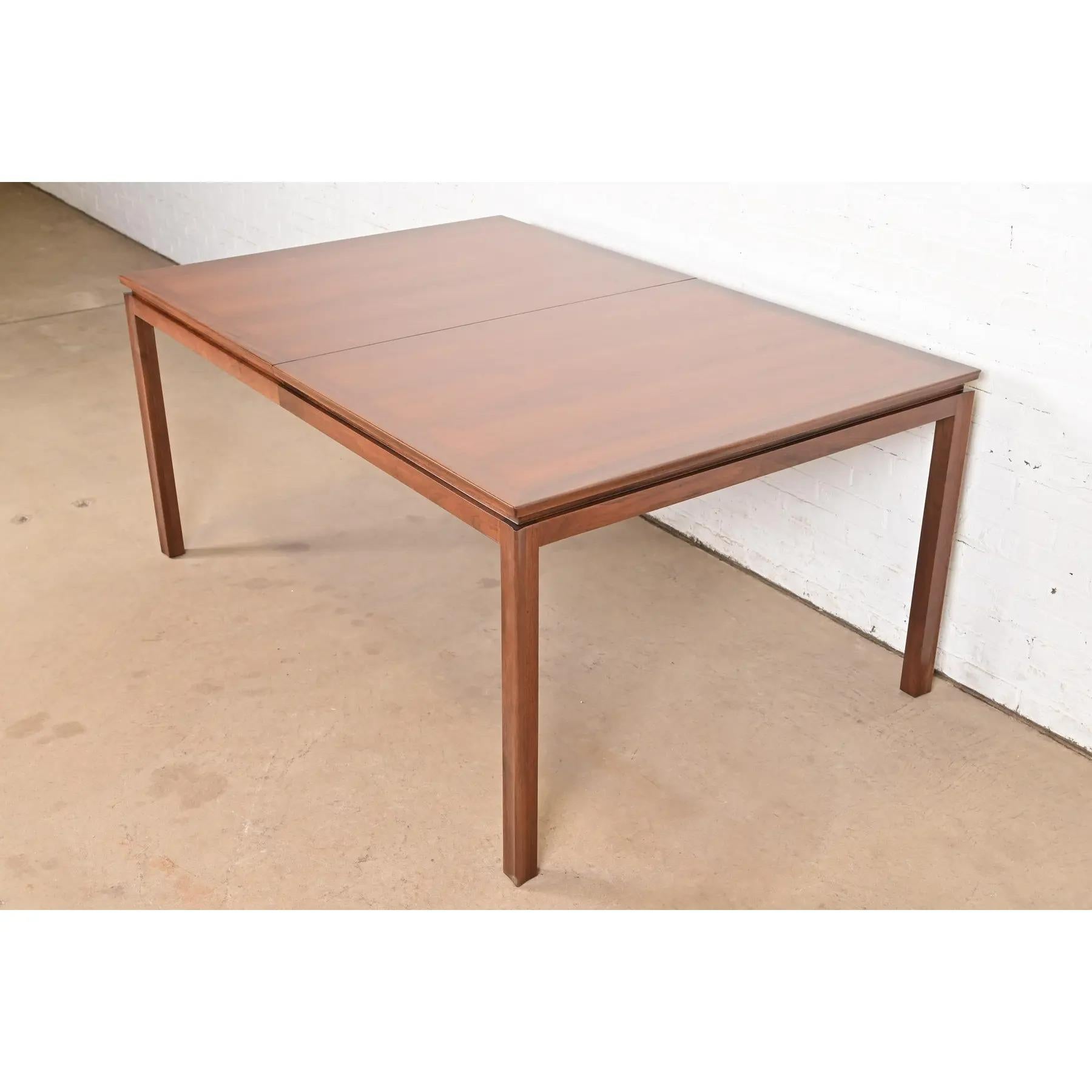 Edward Wormley for Dunbar Mid-Century Modern Walnut Dining Table, Refinished For Sale 5