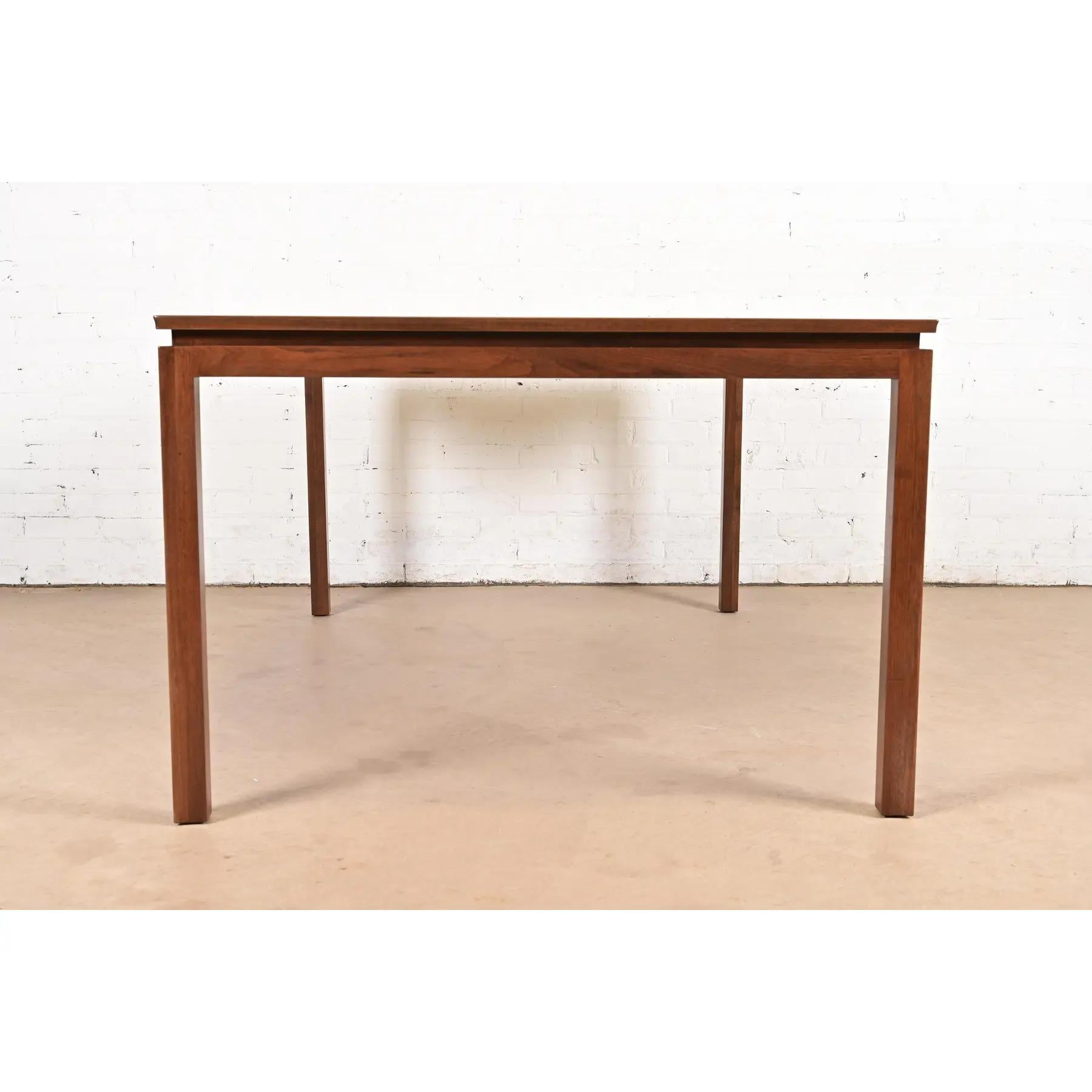 Edward Wormley for Dunbar Mid-Century Modern Walnut Dining Table, Refinished For Sale 8