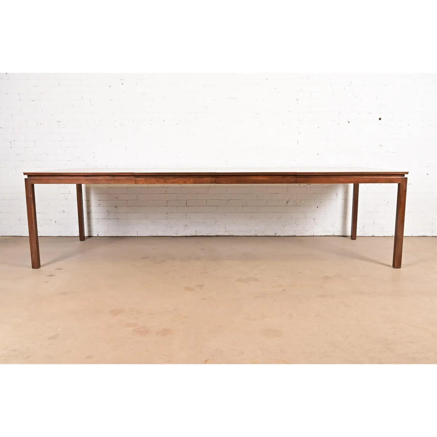 Edward Wormley for Dunbar Mid-Century Modern Walnut Dining Table, Refinished In Good Condition For Sale In South Bend, IN