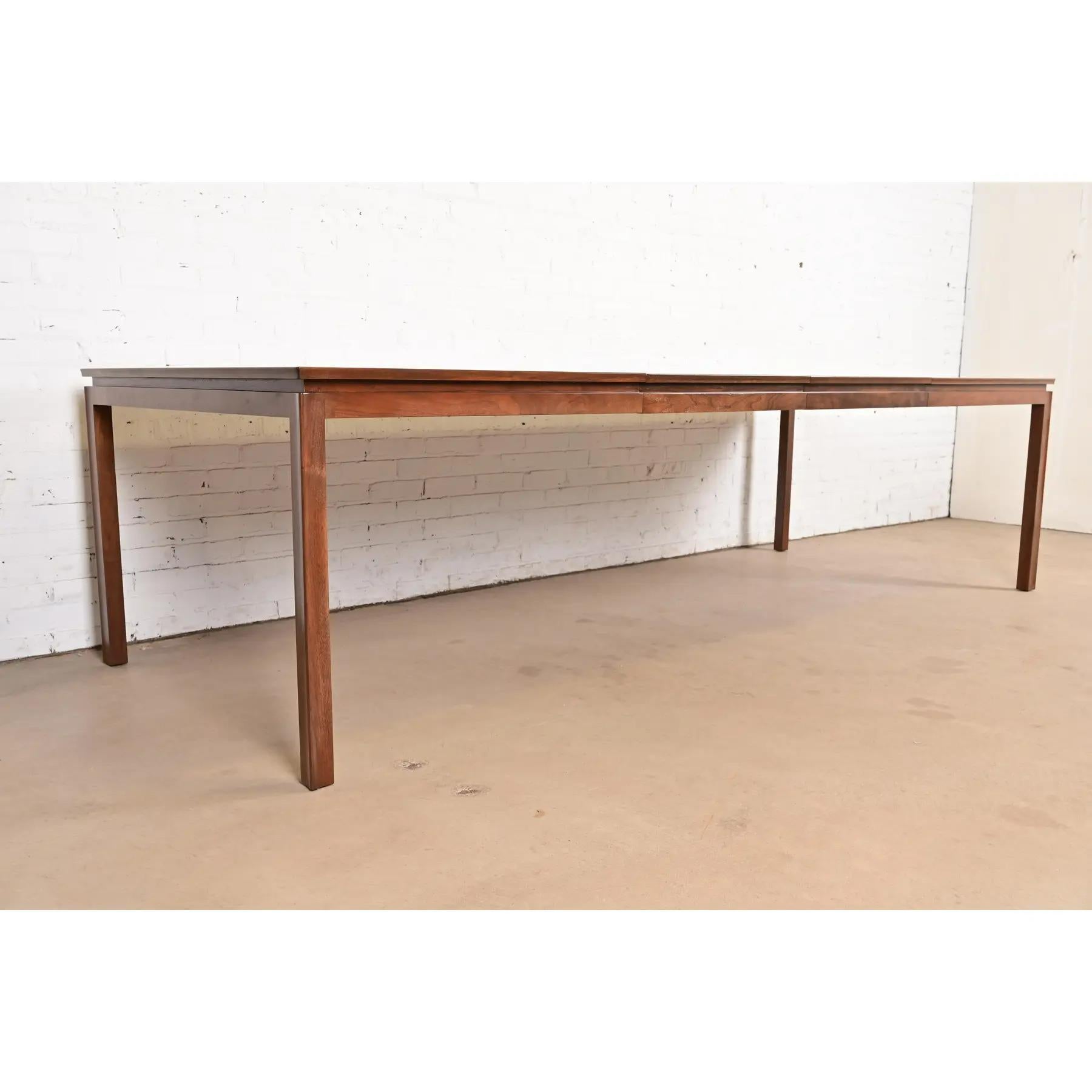 Edward Wormley for Dunbar Mid-Century Modern Walnut Dining Table, Refinished For Sale 1