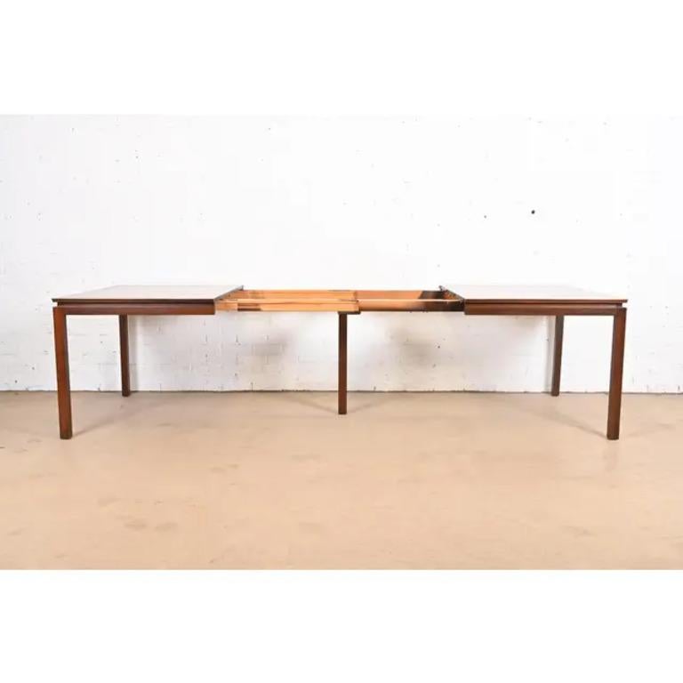 Edward Wormley for Dunbar Mid-Century Modern Walnut Dining Table, Refinished For Sale 2
