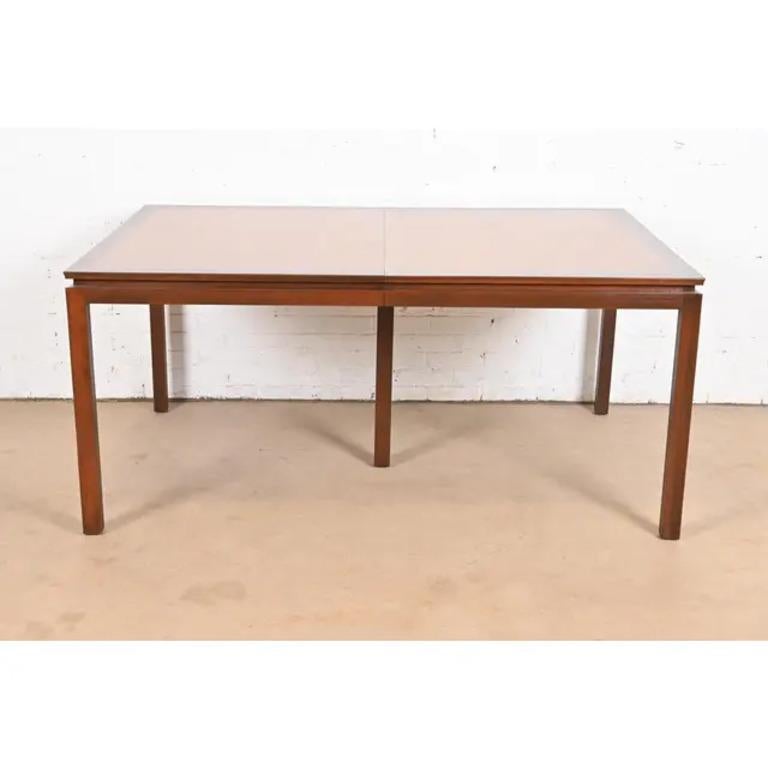 Edward Wormley for Dunbar Mid-Century Modern Walnut Dining Table, Refinished For Sale 3