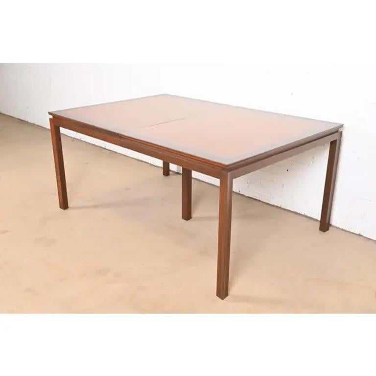 Edward Wormley for Dunbar Mid-Century Modern Walnut Dining Table, Refinished For Sale 4