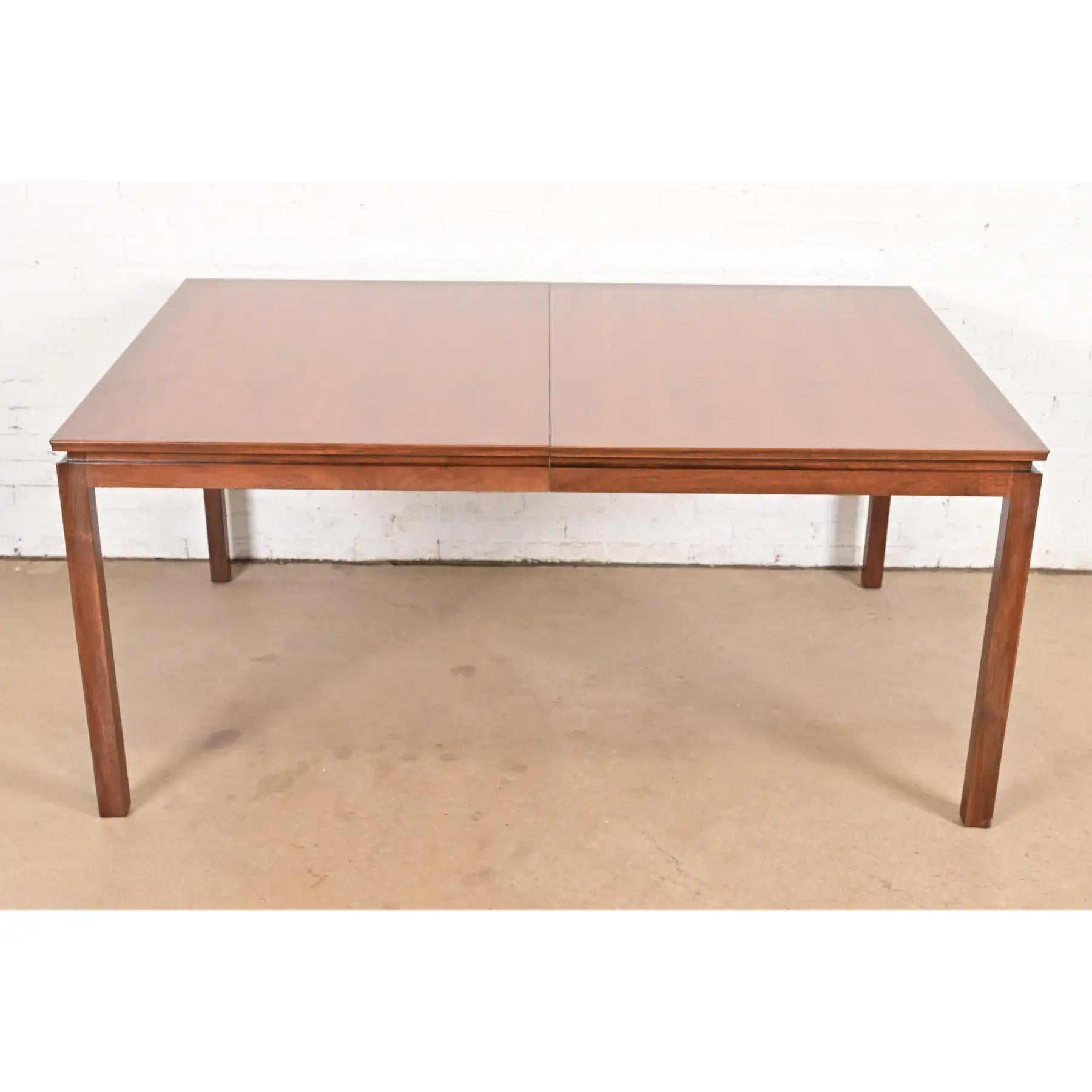 Edward Wormley for Dunbar Mid-Century Modern Walnut Dining Table, Refinished For Sale 4