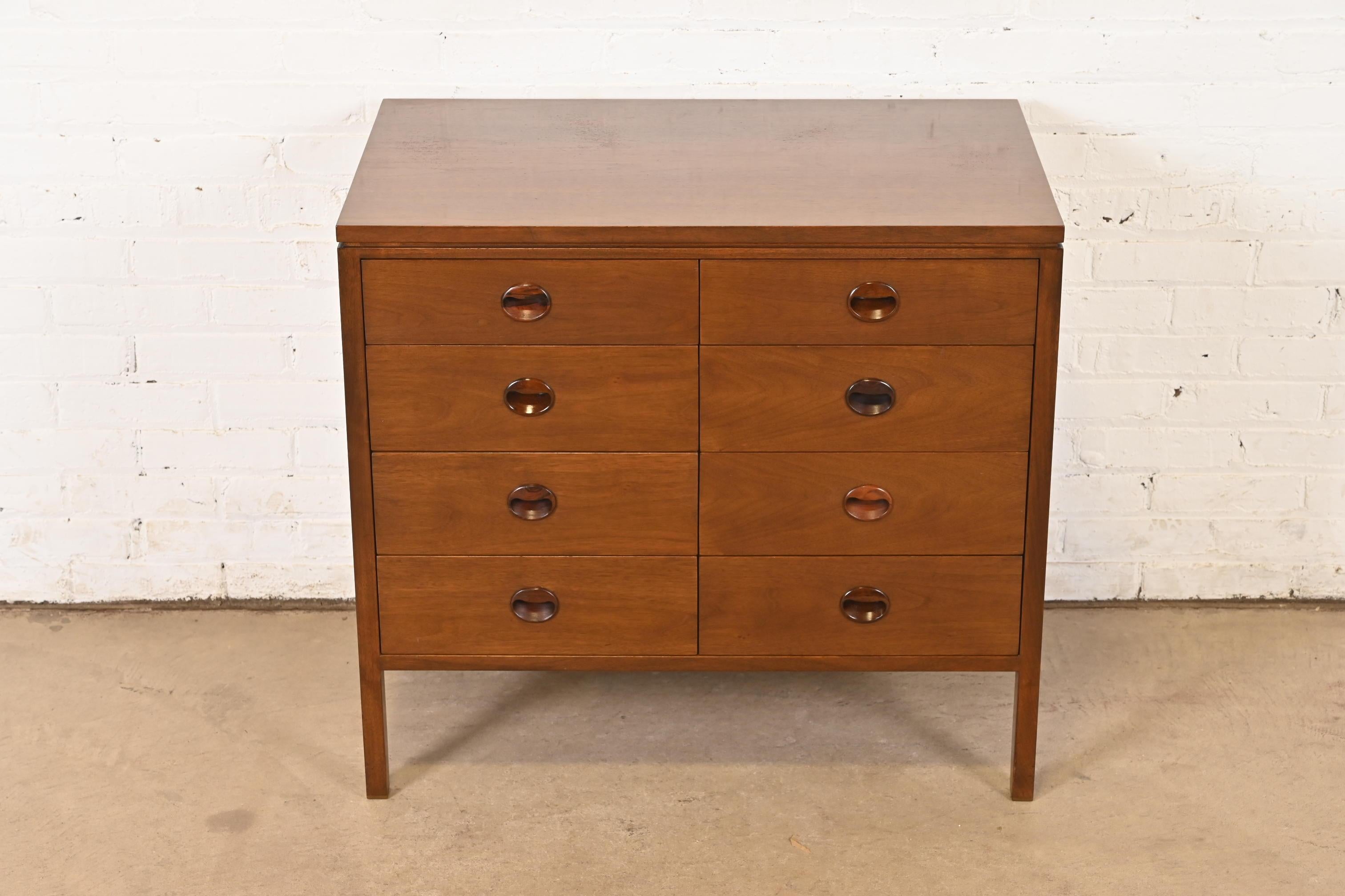 Mid-Century moderno Edward Wormley per Dunbar - Cassettiera moderna di metà secolo in noce e palissandro in vendita