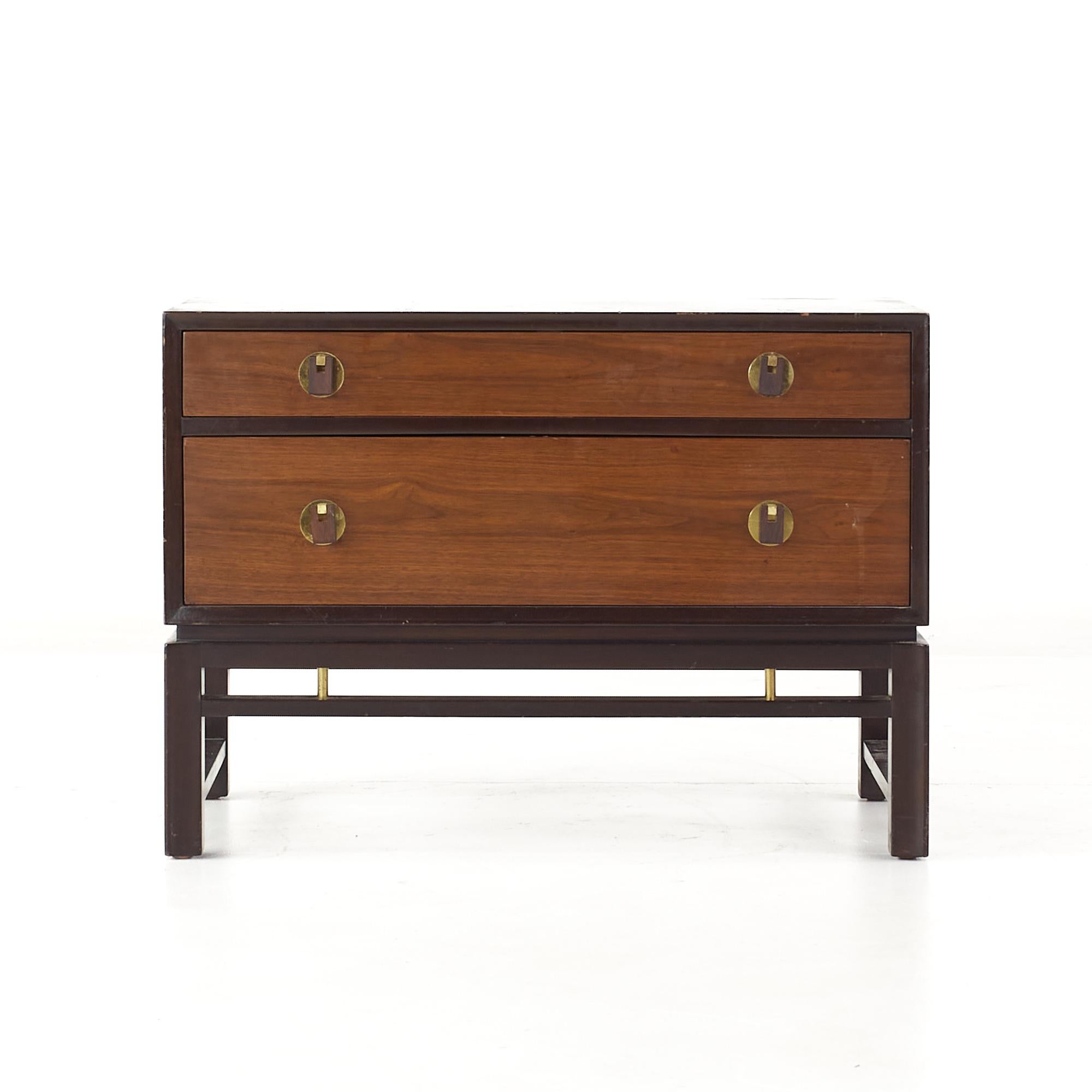 Edward Wormley for Dunbar Mid Century Nightstands, Pair In Good Condition In Countryside, IL