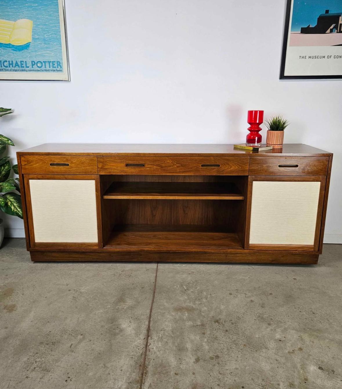 Credenza di metà secolo di Edward Wormley per Dunbar in vendita 7