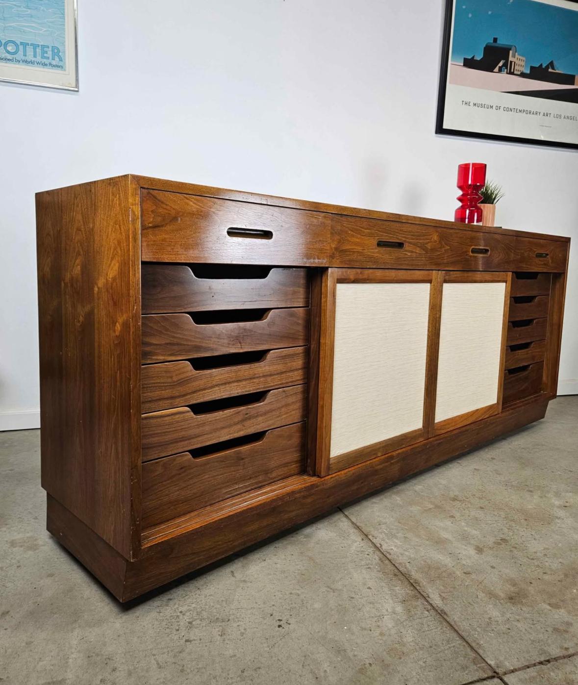 Credenza di metà secolo di Edward Wormley per Dunbar in vendita 9