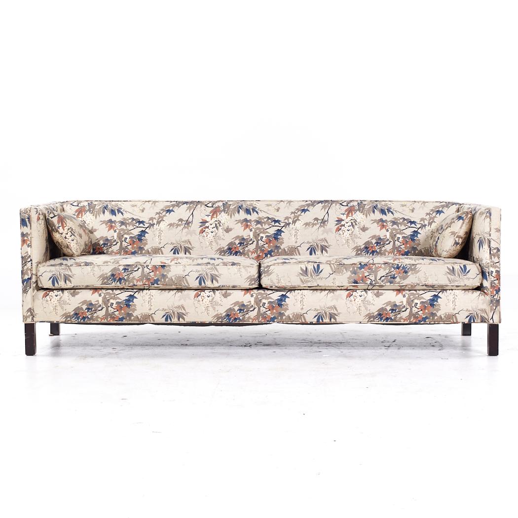 Edward Wormley para Dunbar Sofá de mediados de siglo

Este sofá mide 85 de ancho x 31 de fondo x 27 pulgadas de alto, con una altura del asiento de 17 y una altura de los brazos de 27 pulgadas

Todos los muebles pueden adquirirse en lo que