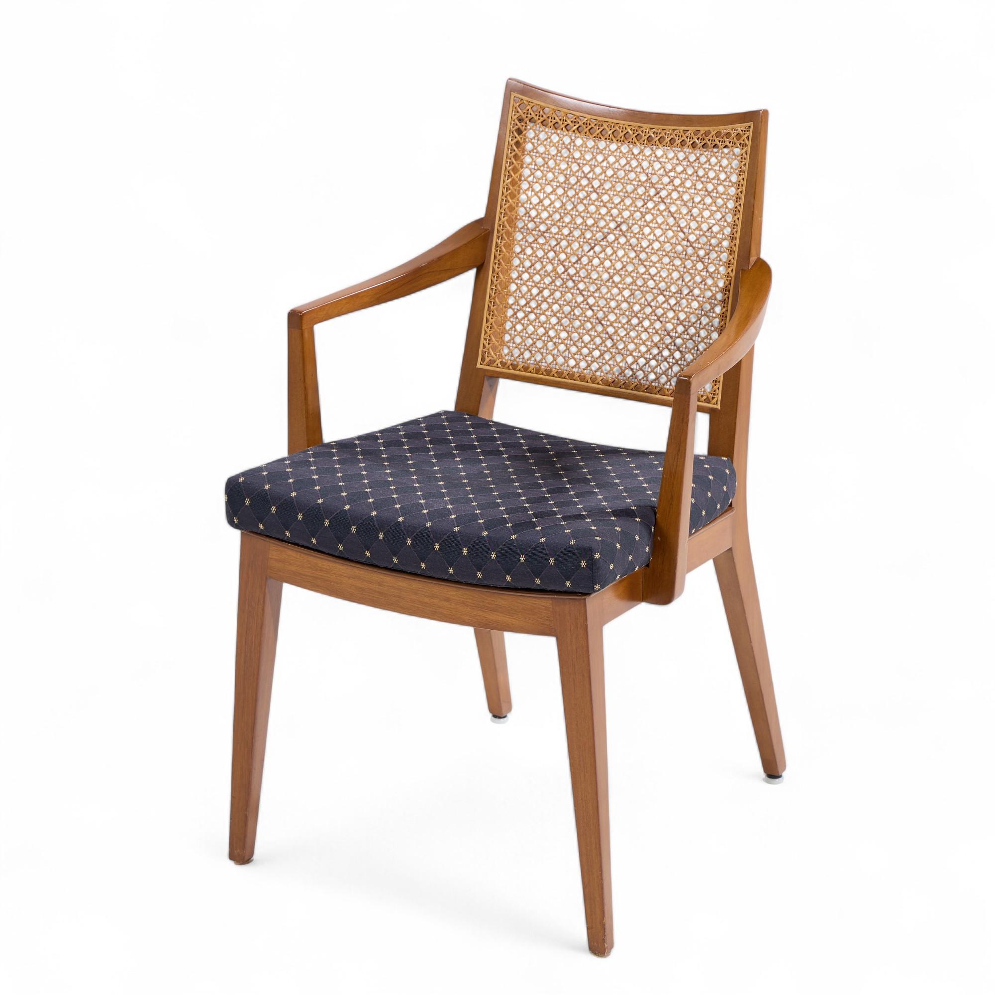 Edward Wormley für Dunbar Esszimmerstühle aus Nussbaum und Rohrgeflecht aus der Mitte des Jahrhunderts - 8er-Set im Angebot 3