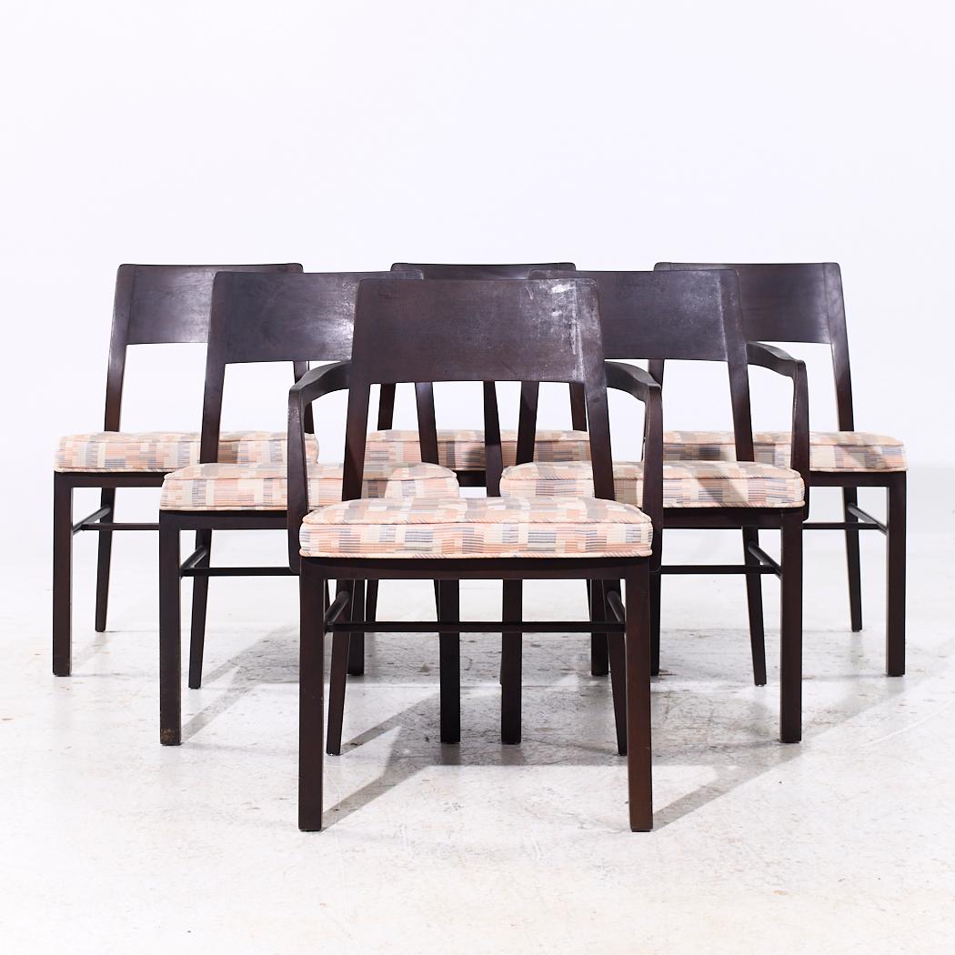 Edward Wormley para Dunbar Sillas de comedor de nogal de mediados de siglo - Set de 6

Cada silla sin brazos mide 20 de ancho x 22,5 de fondo x 31,25 de alto, con una altura de asiento de 18,5 pulgadas
Cada silla de capitán mide 22,5 de ancho x 22,5