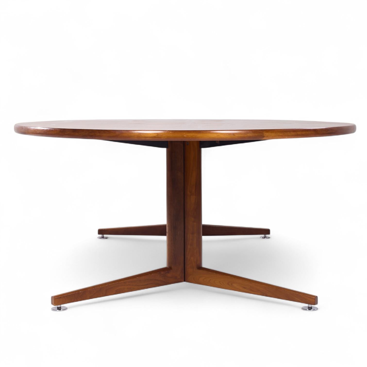 20th Century Edward Wormley for Dunbar Mid Century Walnut Elliptical Conference/Dining Table For Sale