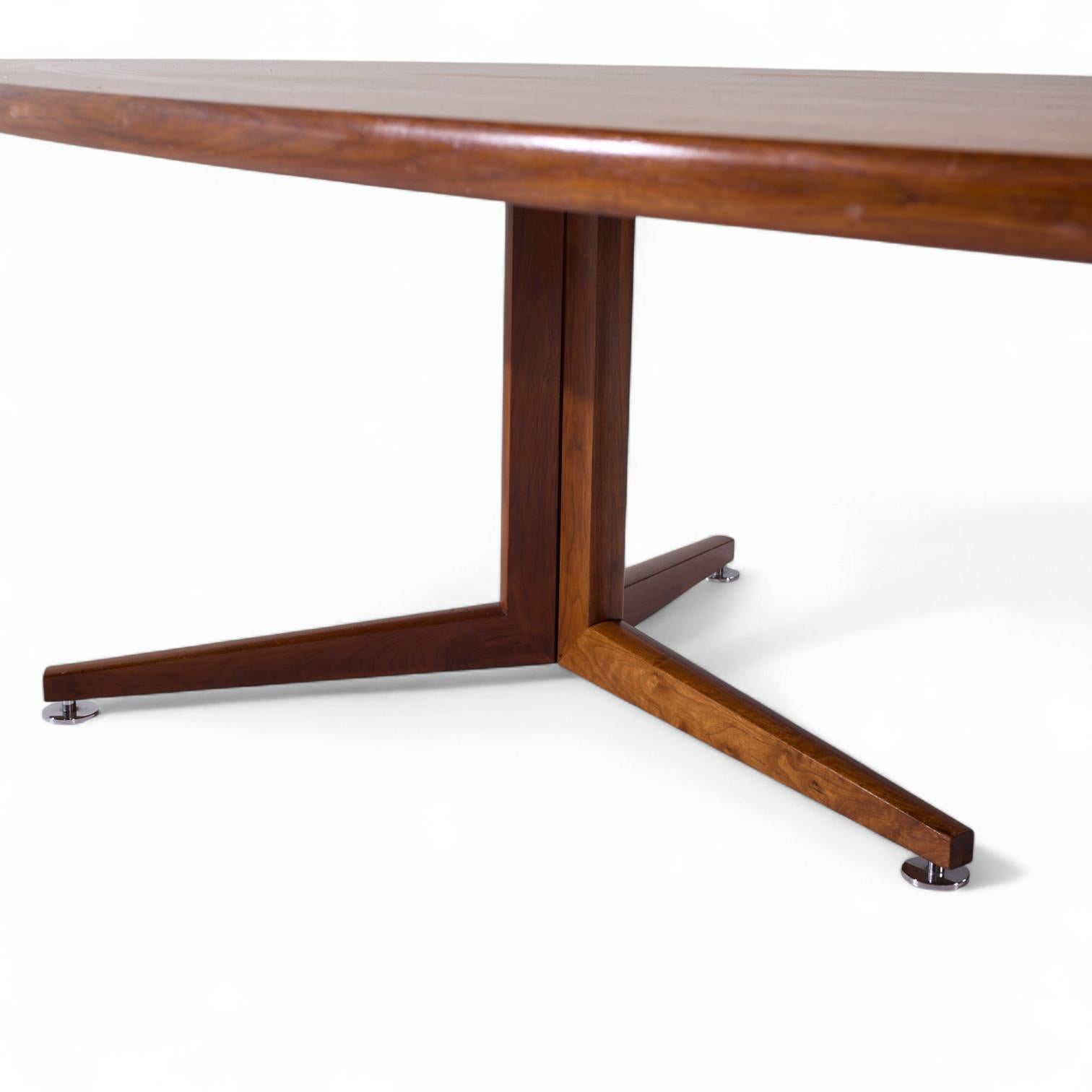 Edward Wormley for Dunbar Mid Century Walnut Elliptical Conference/Dining Table For Sale 1