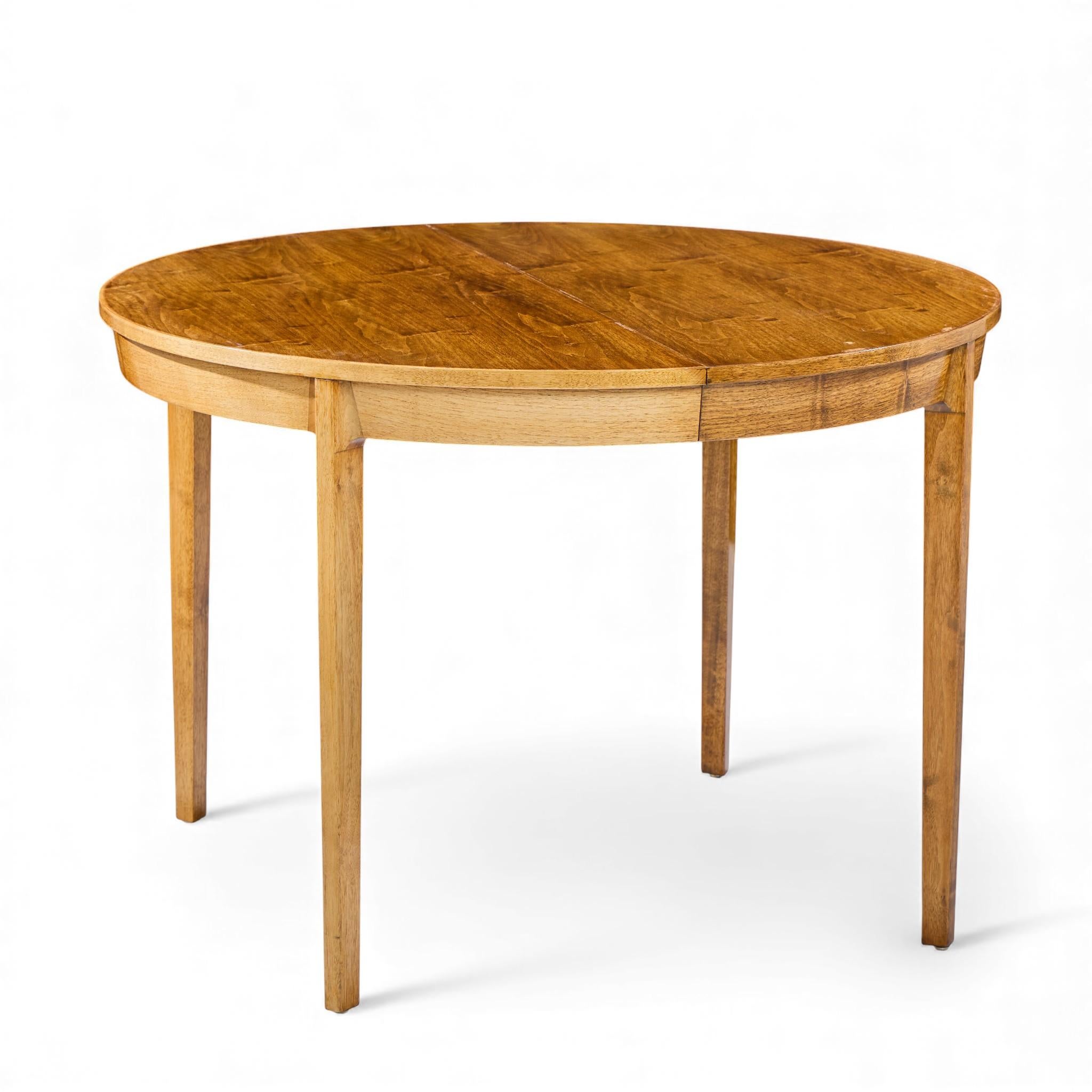 20ième siècle Edward Wormley for Dunbar Mid Century Table de salle à manger à rallonge en noyer - 4 abattants en vente