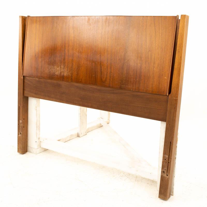 Edward Wormley for Dunbar Mid Century Walnut Rosewood and Brass Headboard In Good Condition For Sale In Countryside, IL