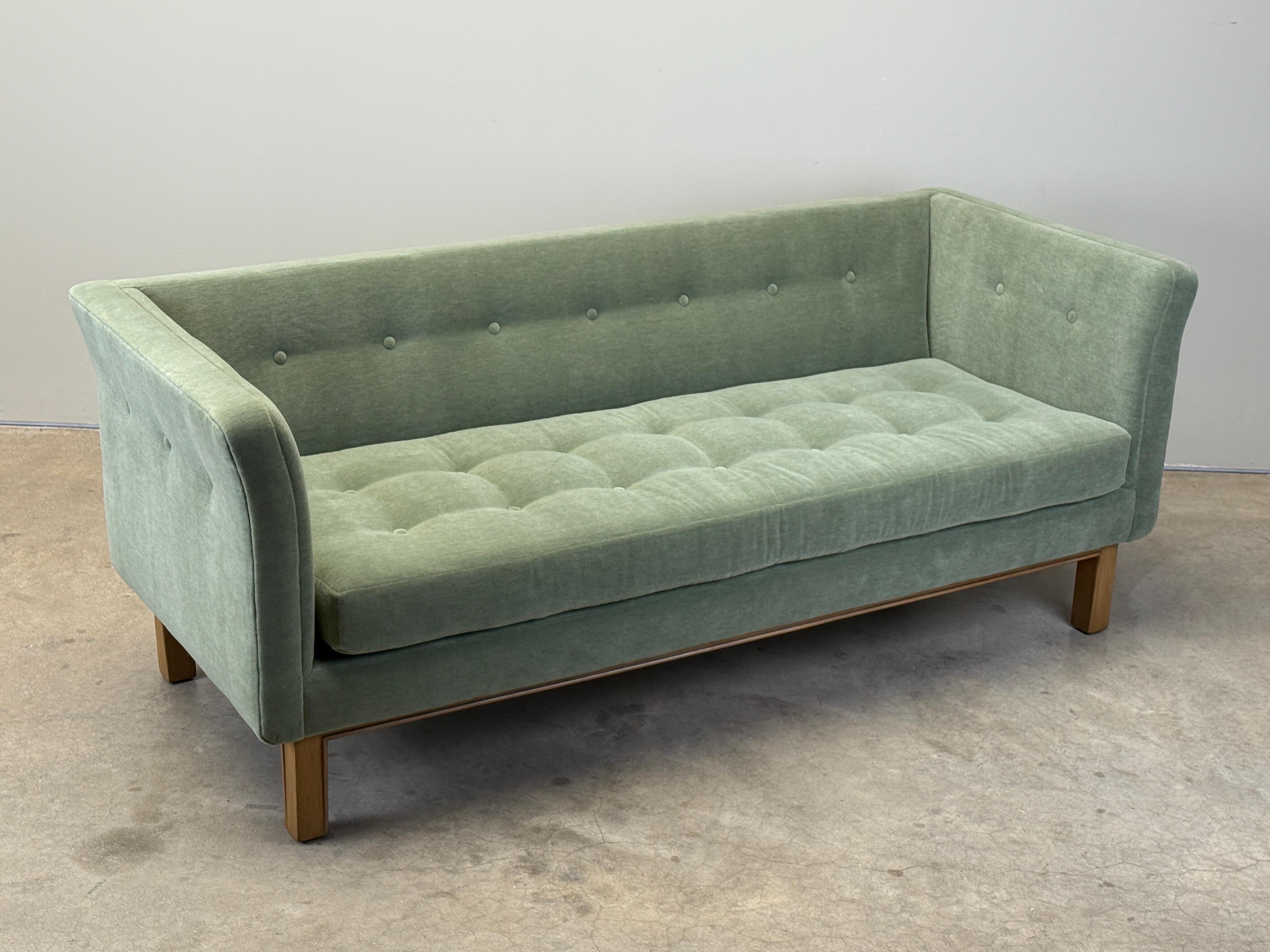 Edward Wormley for Dunbar model 4623 Sofa en vente 6