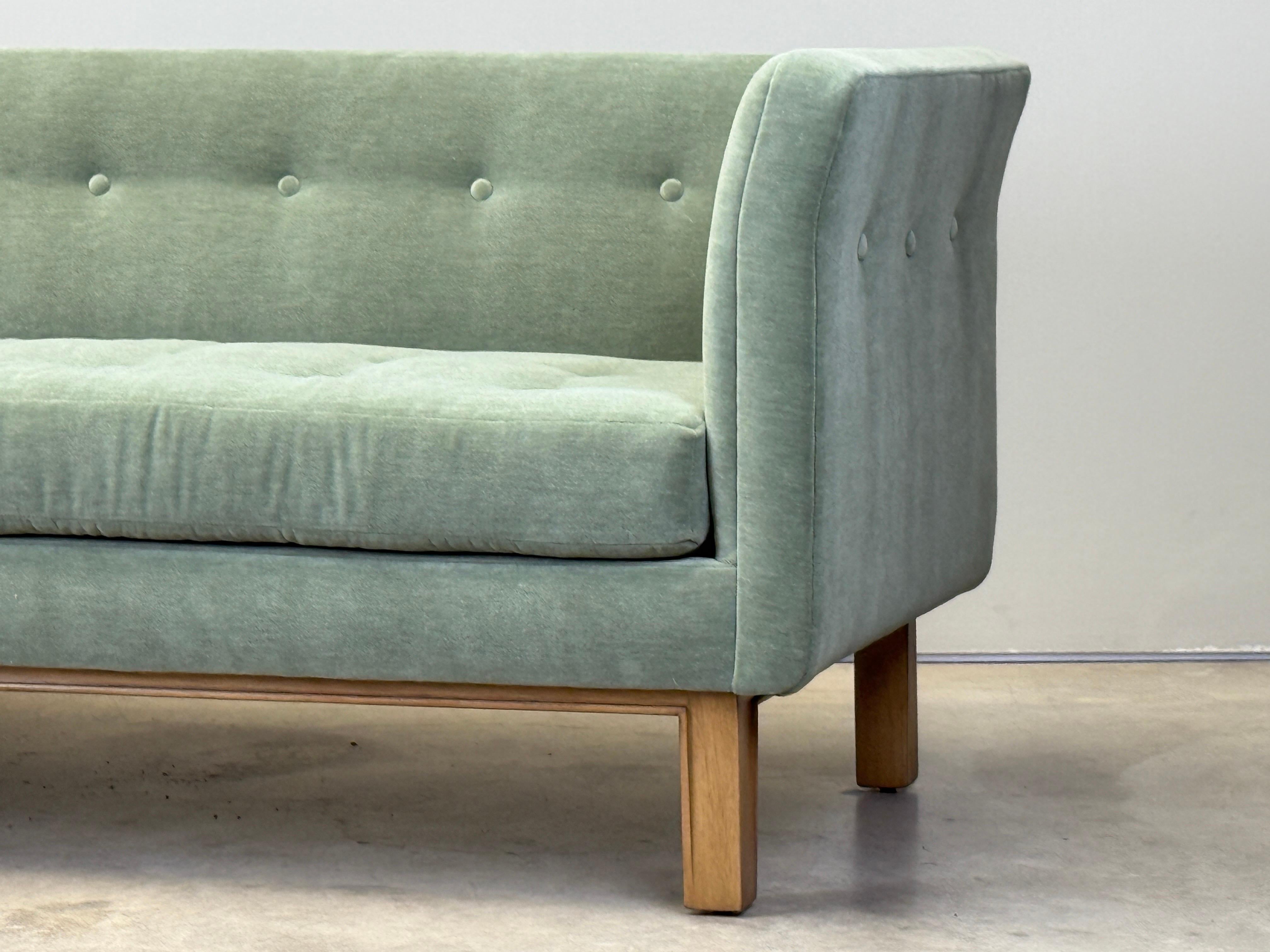 Edward Wormley for Dunbar model 4623 Sofa en vente 10