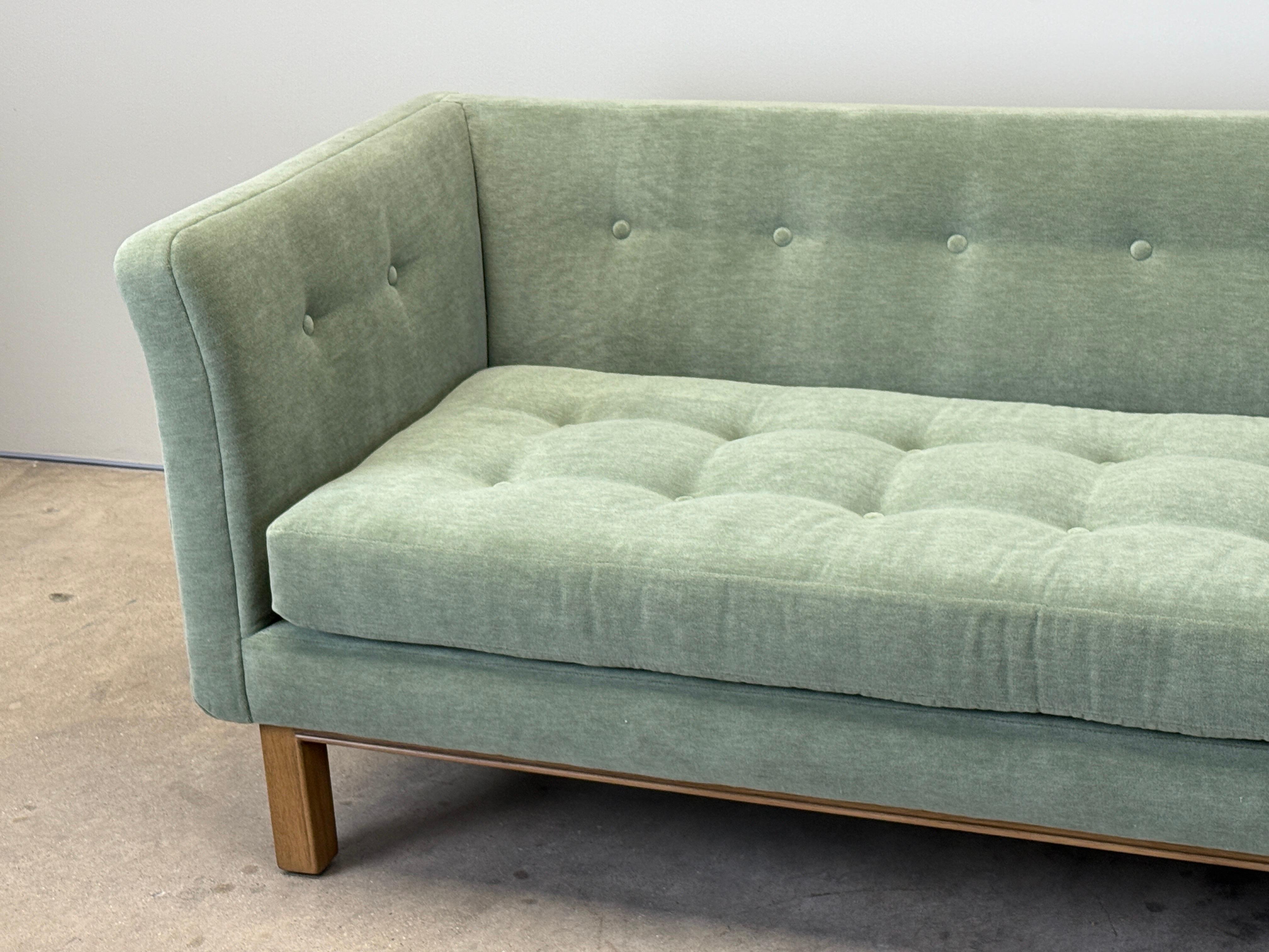 Edward Wormley for Dunbar model 4623 Sofa en vente 11