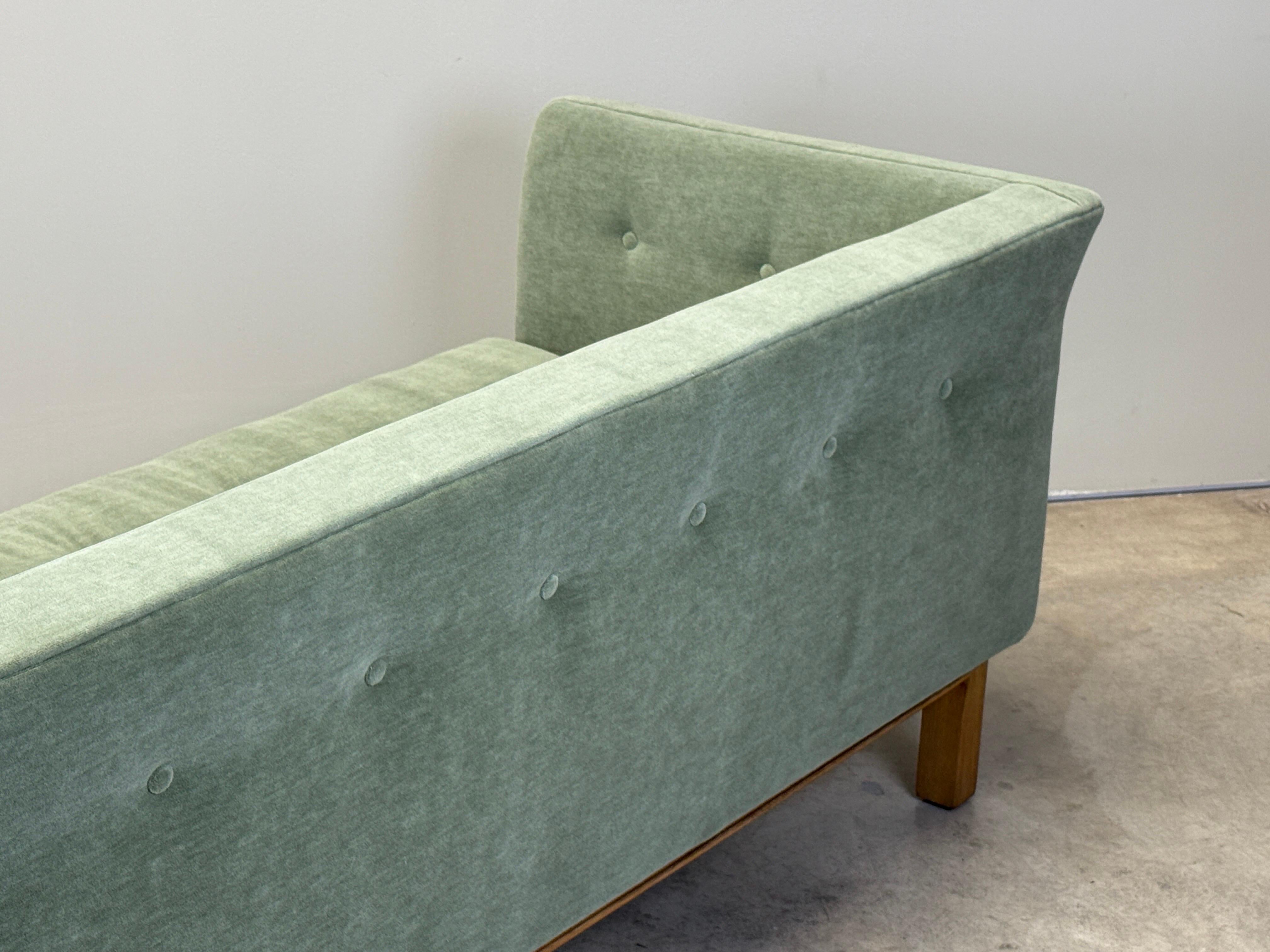 Edward Wormley for Dunbar model 4623 Sofa en vente 13