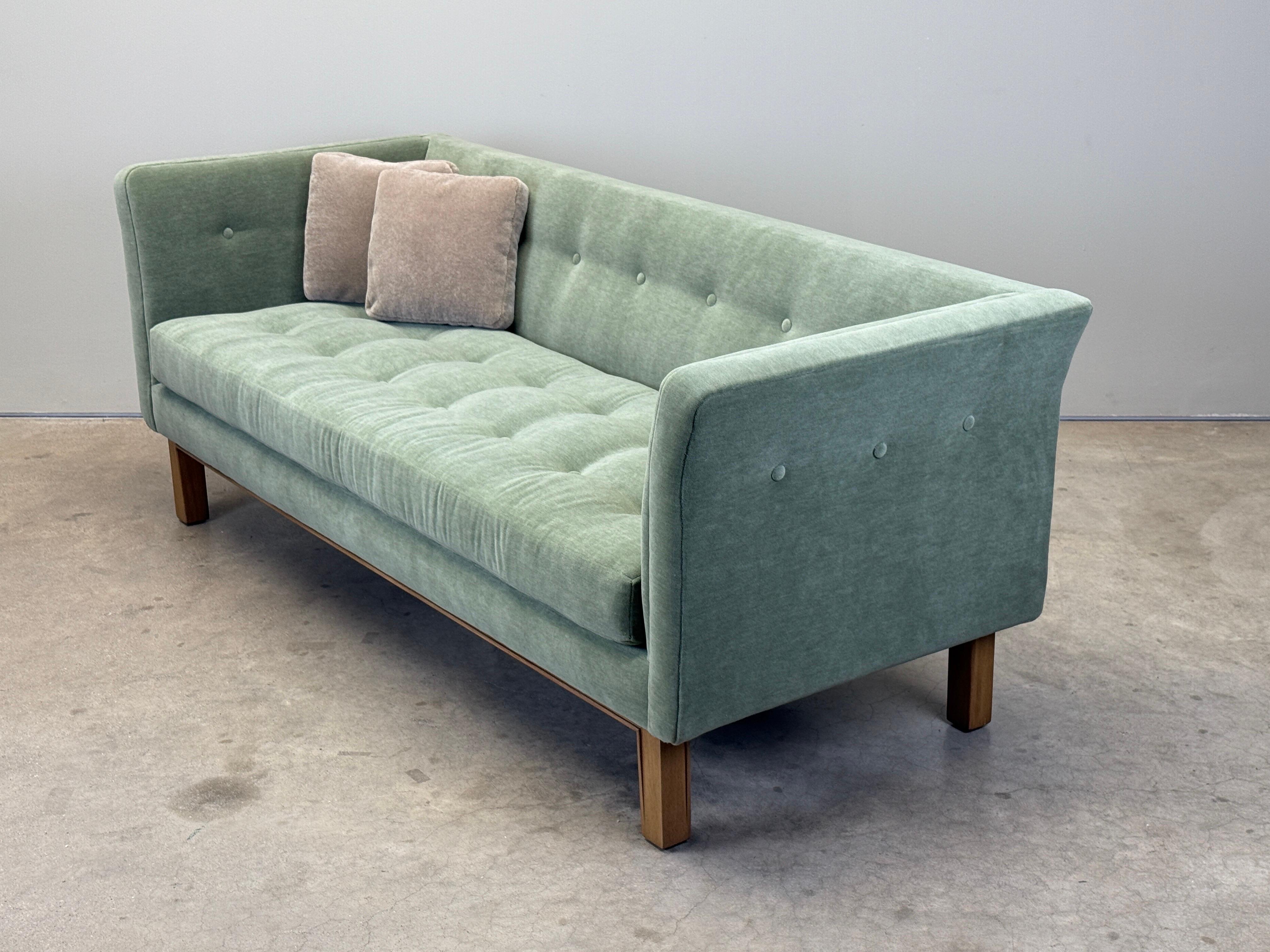 Milieu du XXe siècle Edward Wormley for Dunbar model 4623 Sofa en vente