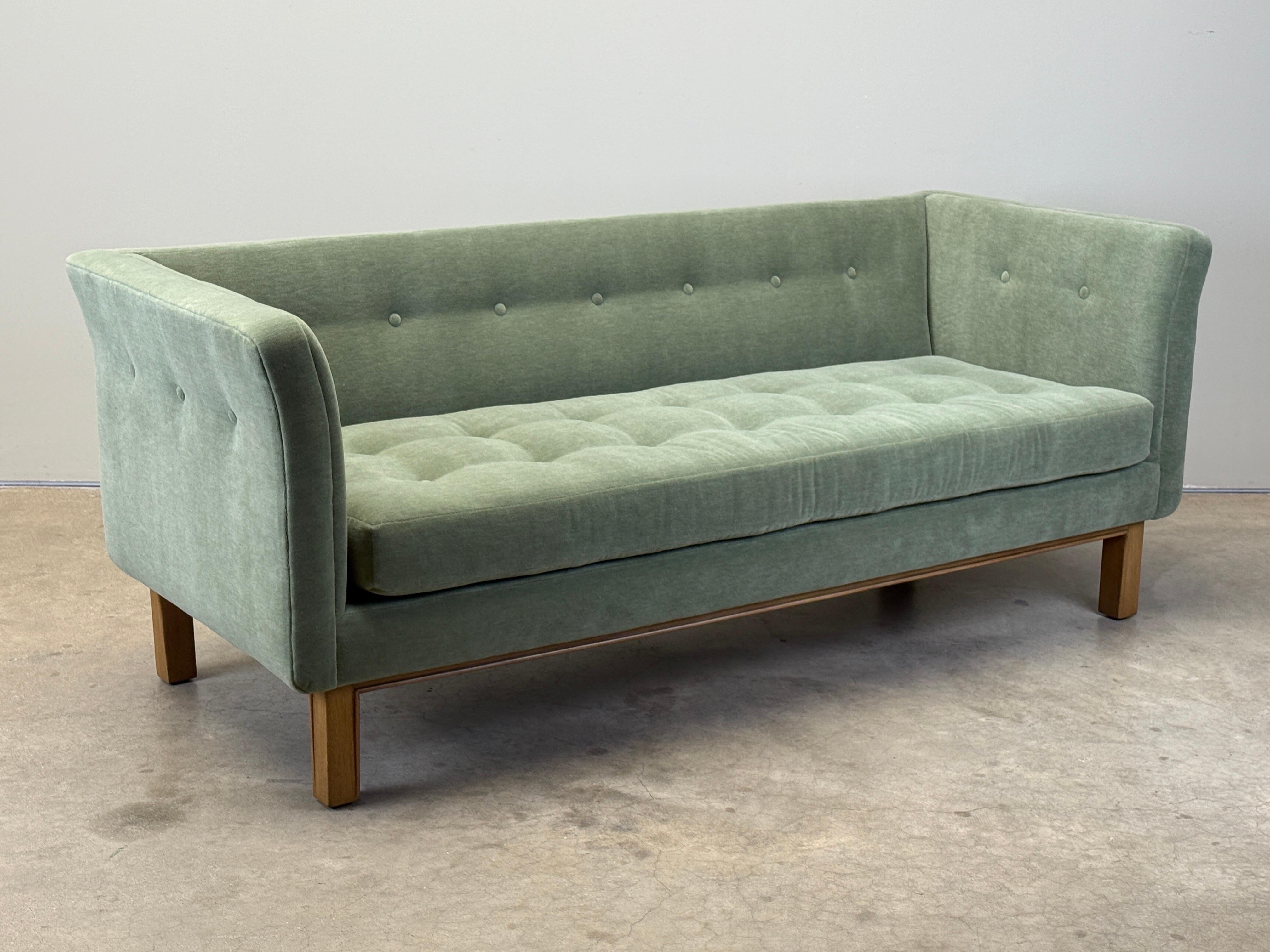 Edward Wormley for Dunbar model 4623 Sofa en vente 2