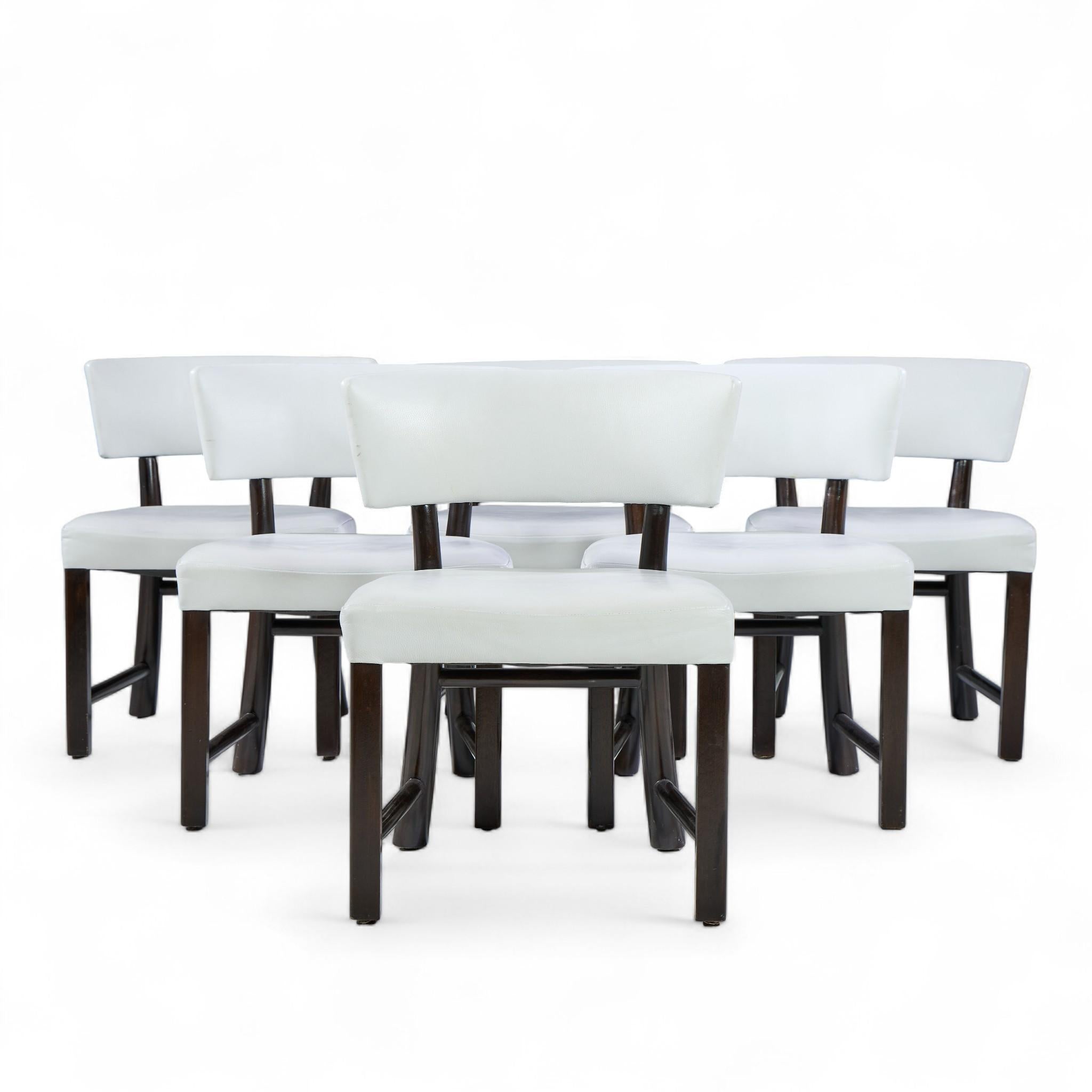 Edward Wormley für Dunbar Model 4735 Mid Century Dining Stühle - 6er Set

Jeder Stuhl misst: 25 breit x 22 tief x 30,5 Zoll hoch, mit einer Sitzhöhe/Stuhlabstand von 18 Zoll

Good Vintage Condition - Tiefere Kratzer an der Unterseite der Beine.