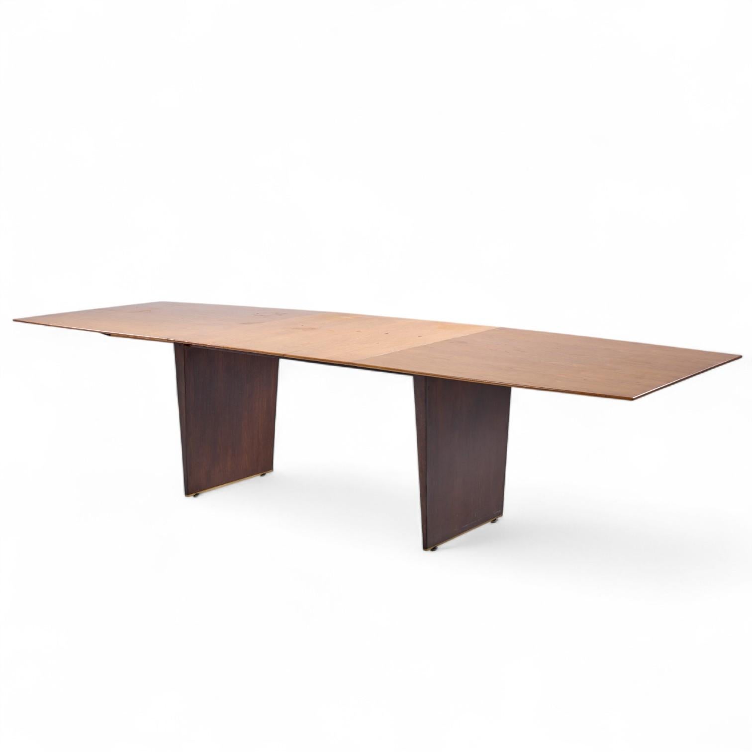Mid-Century moderno Edward Wormley per Dunbar Modello 5460 MCM TAWI Tavolo da pranzo in legno con 3 foglie in vendita