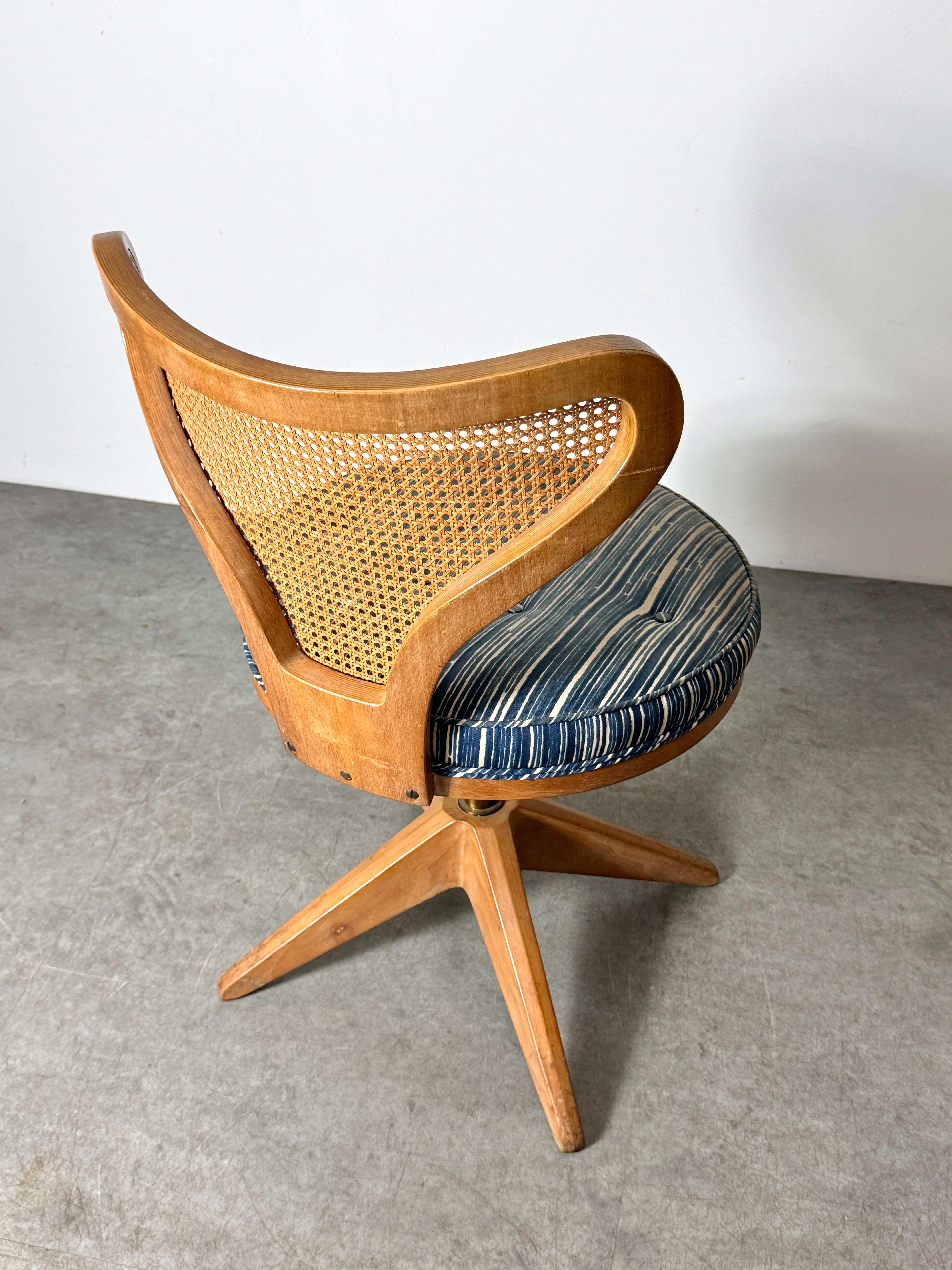 Chaise pivotante Edward Wormley pour Dunbar modèle 5522 Bon état - En vente à Troy, MI