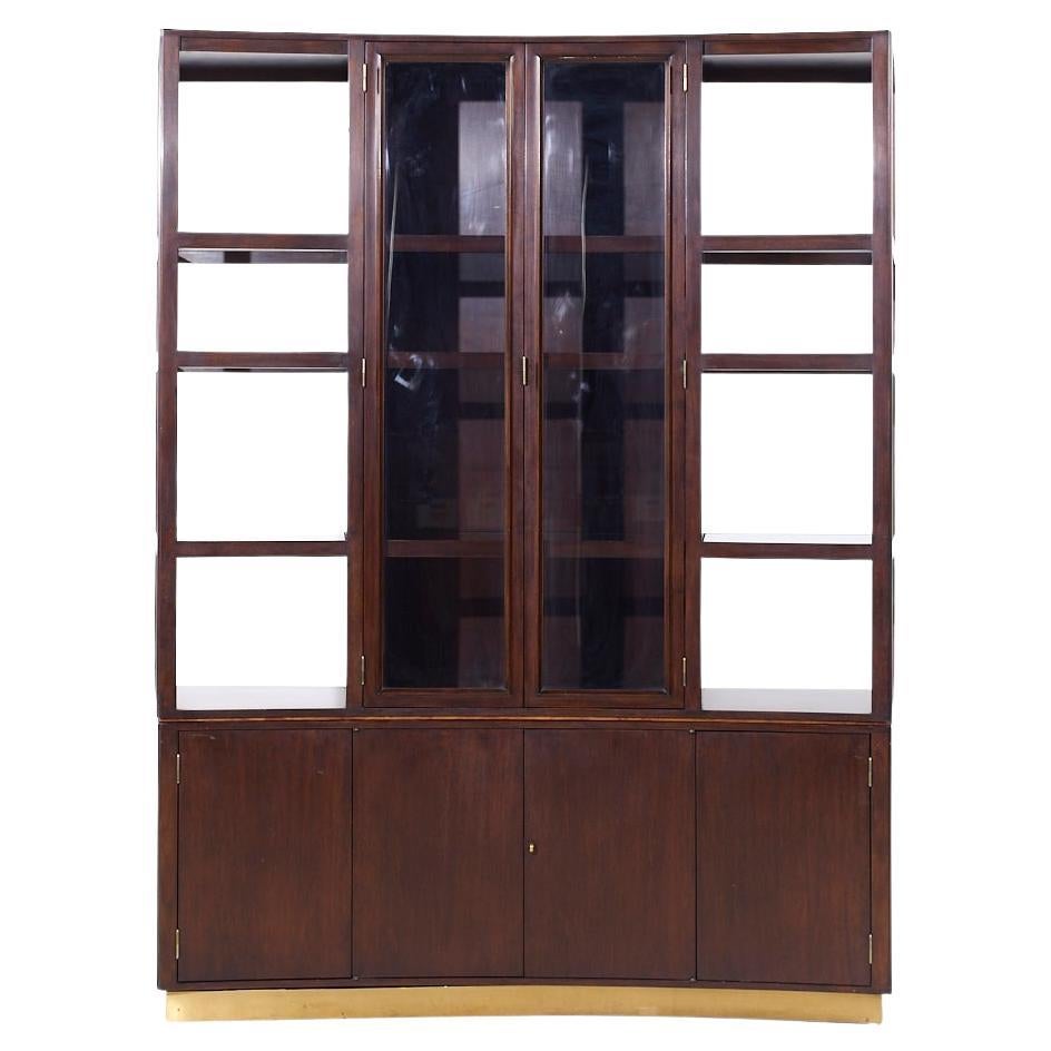 Edward Wormley per Dunbar Modello 6027 Divisorio curvo di metà secolo in mogano e ottone

La parte superiore del divisorio misura: 65,5 larghezza x 19 profondità x 56 pollici di altezza
La parte inferiore del divisorio misura: 65,5 pollici di