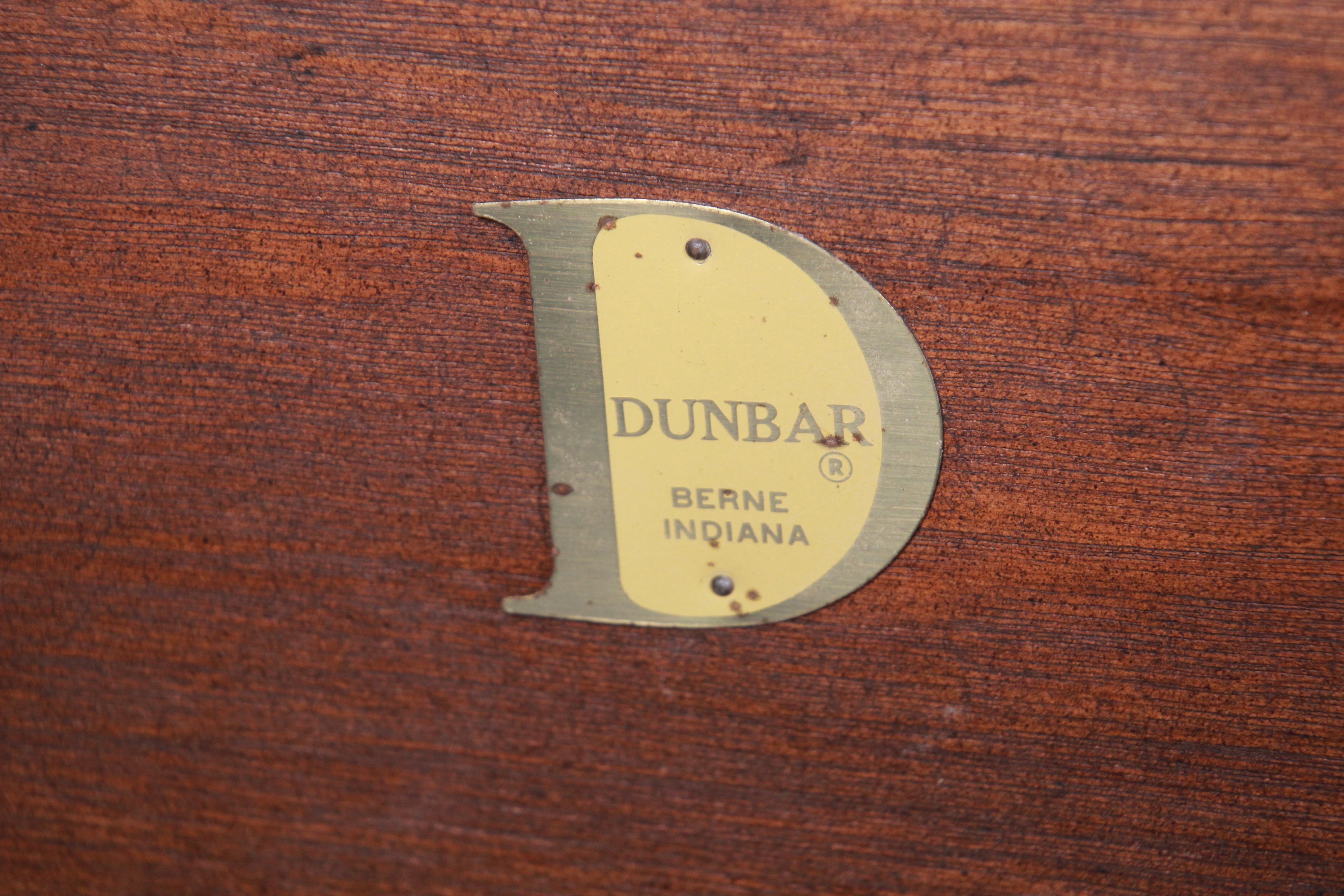Monumentaler Couchtisch aus Rosenholz und Nussbaum, Edward Wormley für Dunbar, restauriert im Angebot 9