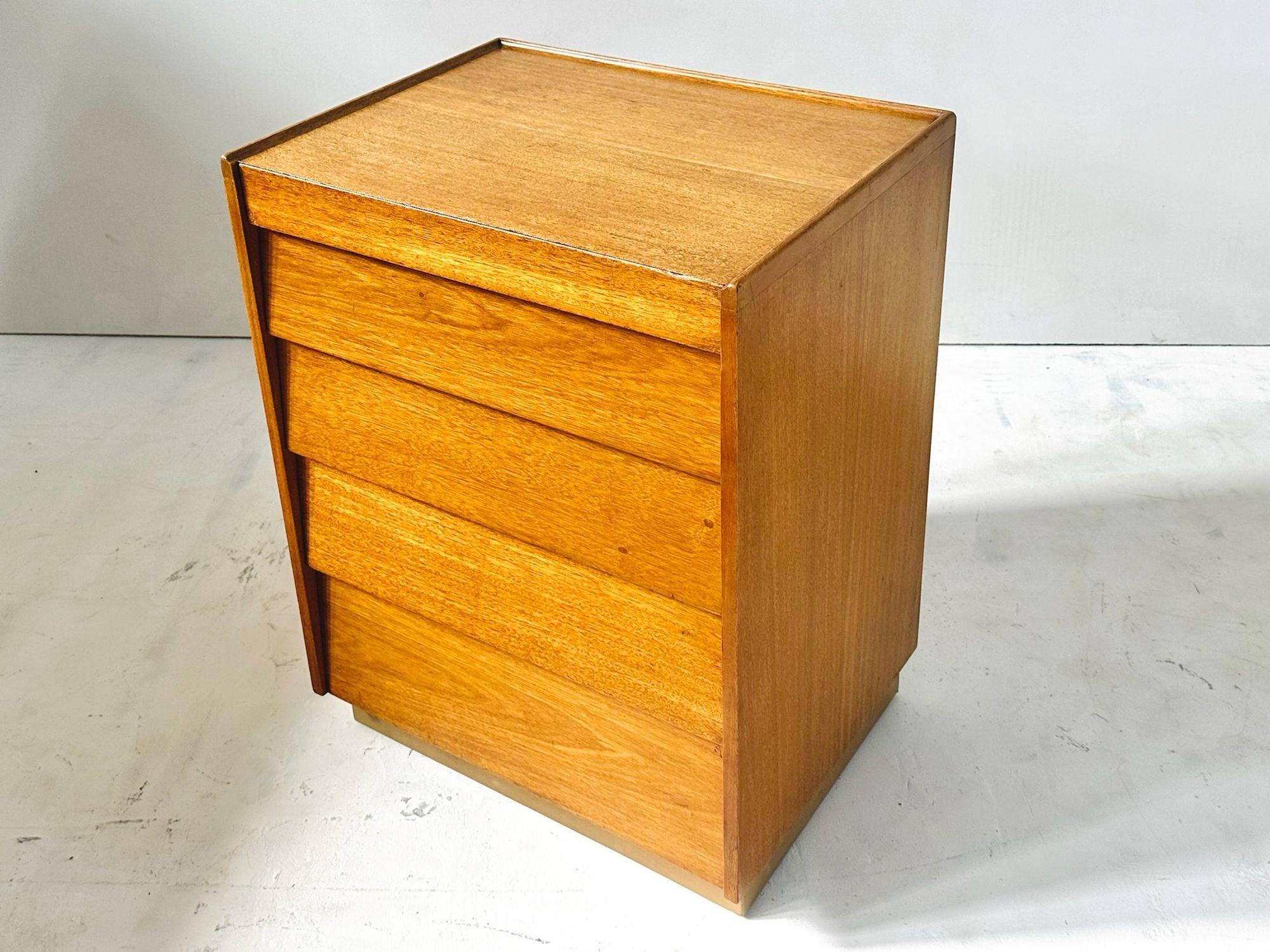 Edward Wormley für Dunbar Nachttisch, 1960 (Moderne der Mitte des Jahrhunderts) im Angebot