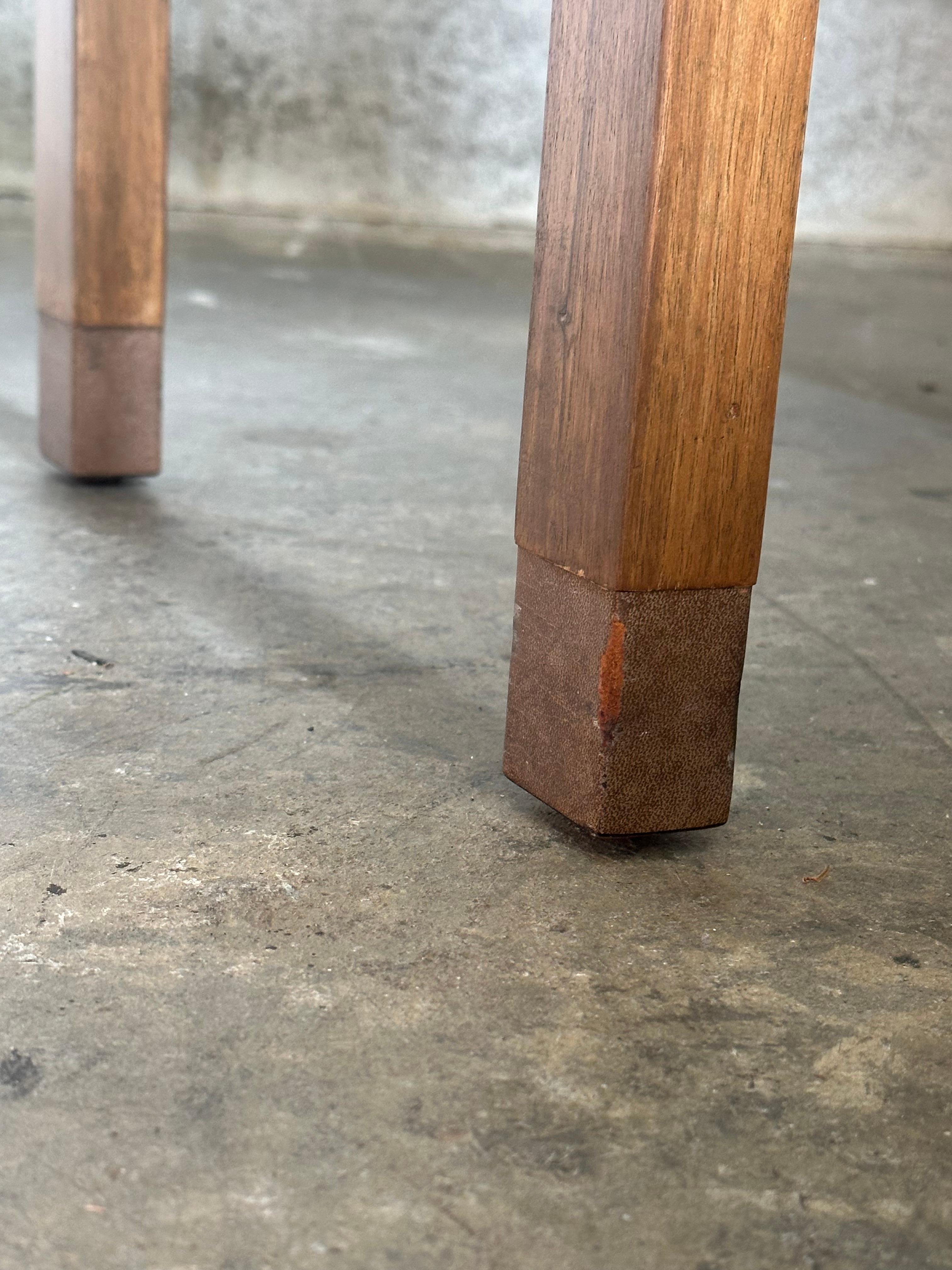 Edward Wormley for Dunbar Nightstands, Walnut and Leather en vente 5