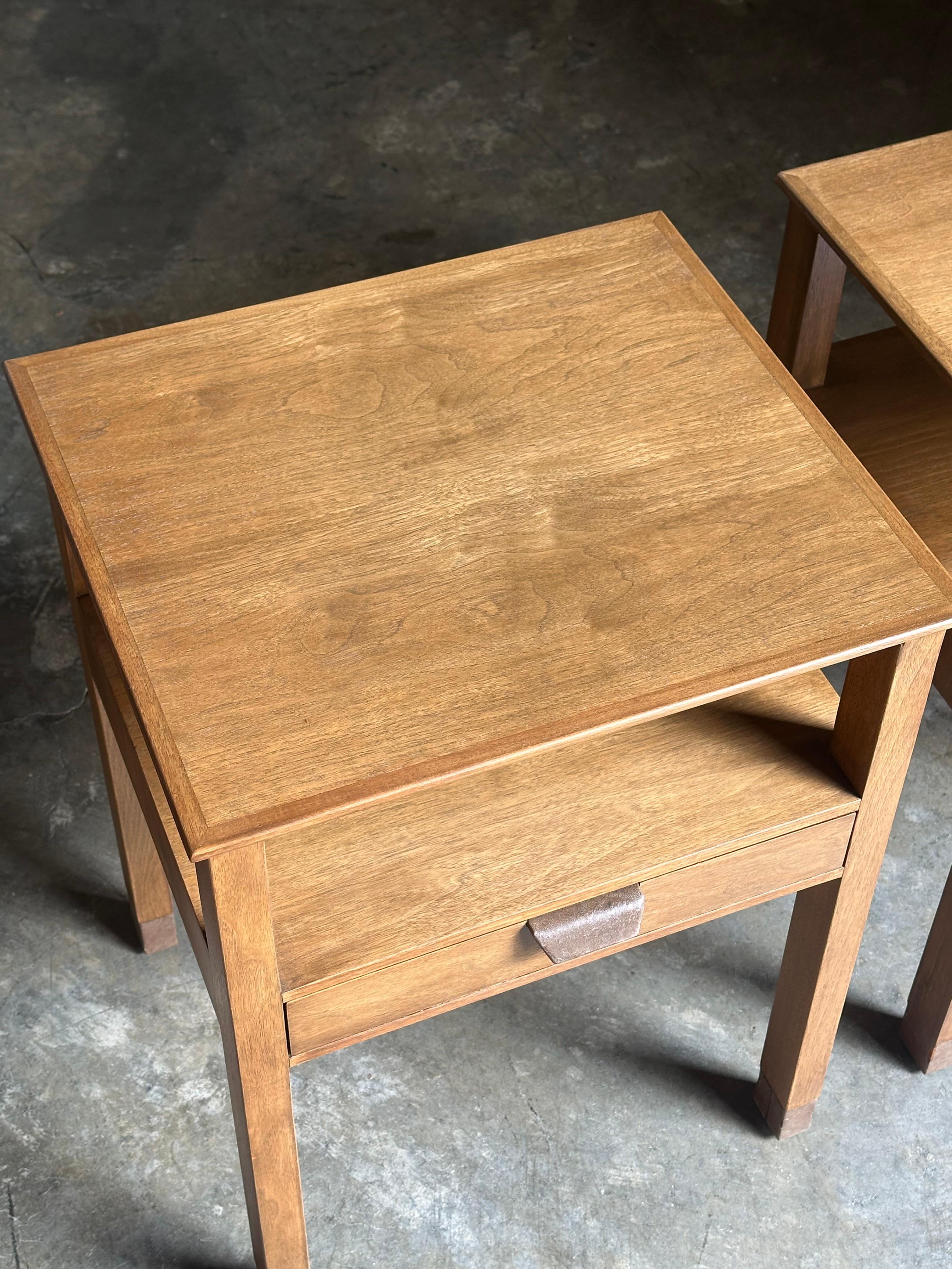 Edward Wormley for Dunbar Nightstands, Walnut and Leather en vente 8