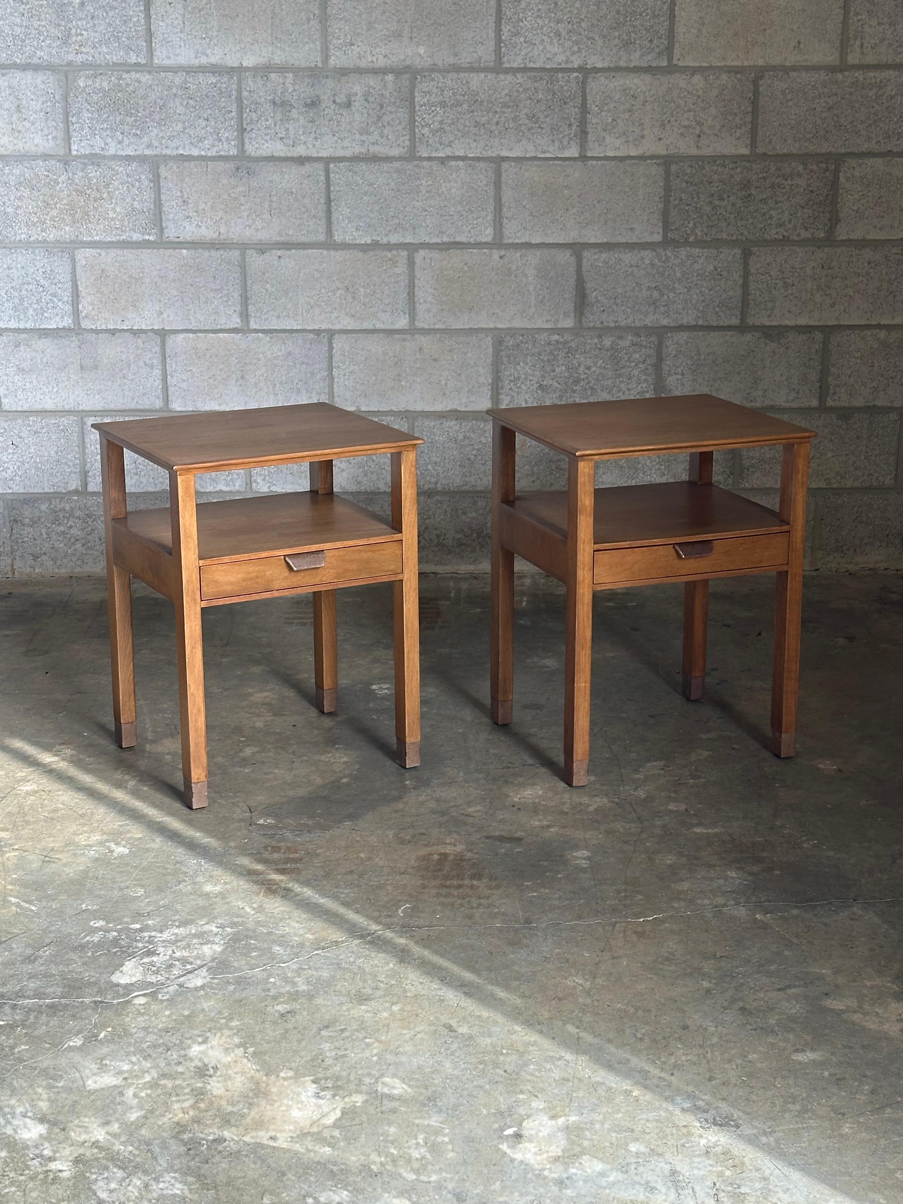 Américain Edward Wormley for Dunbar Nightstands, Walnut and Leather en vente