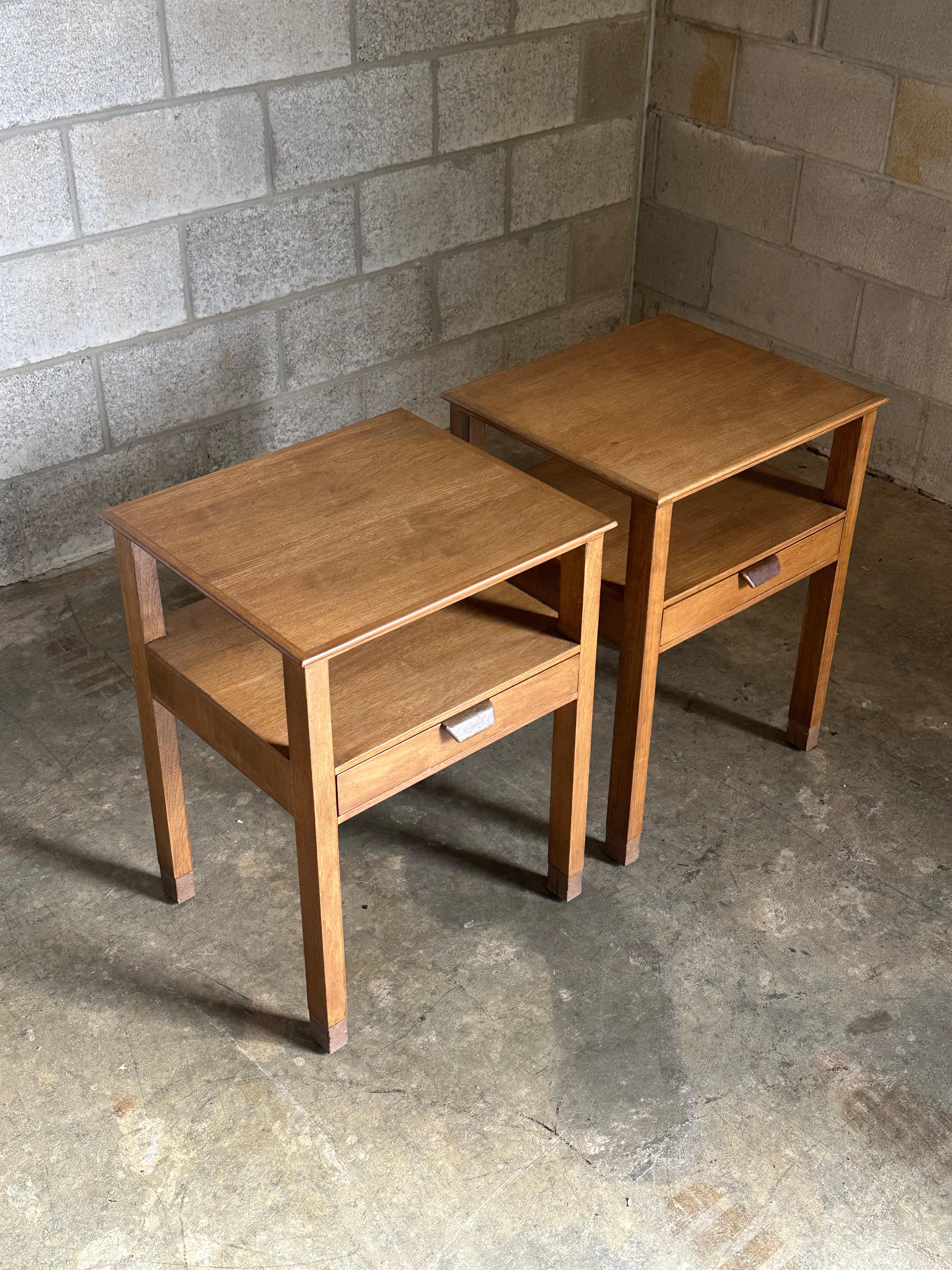 Milieu du XXe siècle Edward Wormley for Dunbar Nightstands, Walnut and Leather en vente