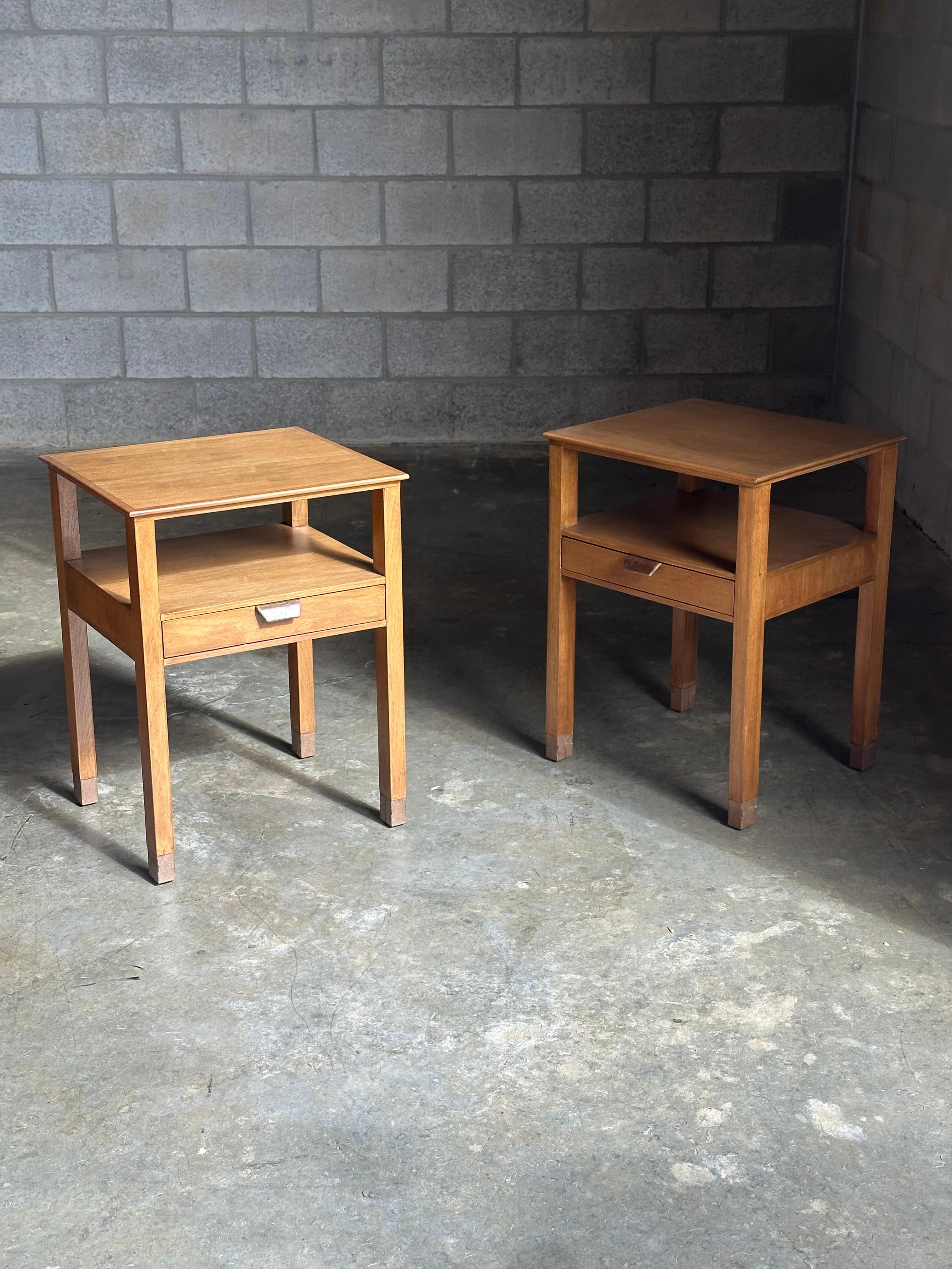 Edward Wormley for Dunbar Nightstands, Walnut and Leather en vente 1