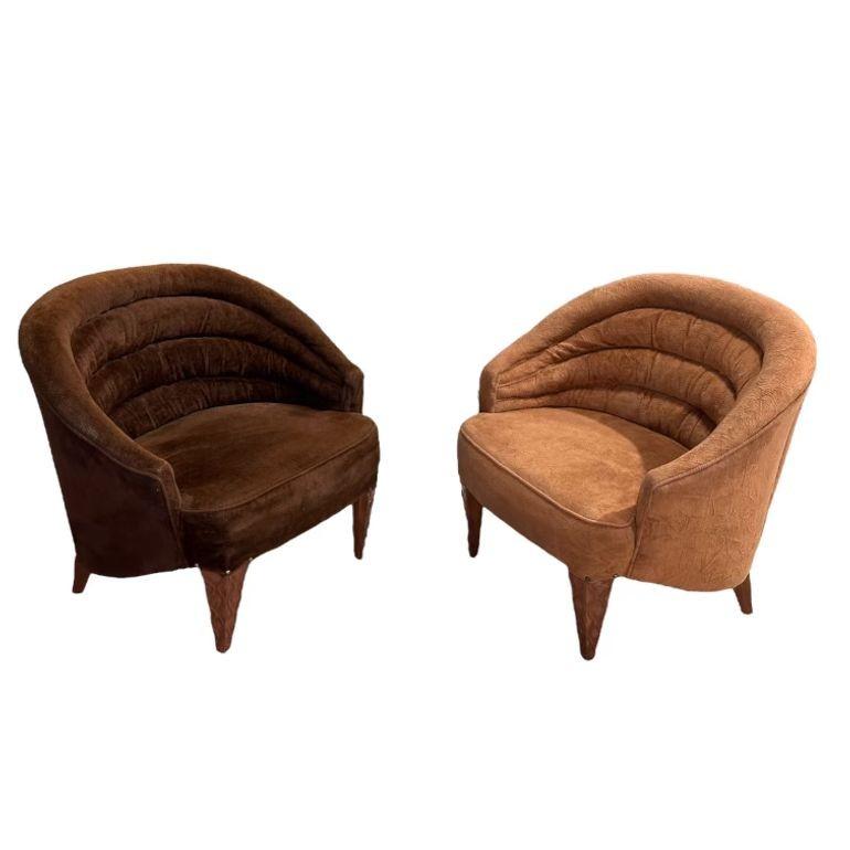 Edward Wormley pour Dunbar Paire de chaises longues de la série Janus, 1957. Tapisserie d'origine. Les pattes avant présentent un magnifique motif sculpté.
Mesure 30,5