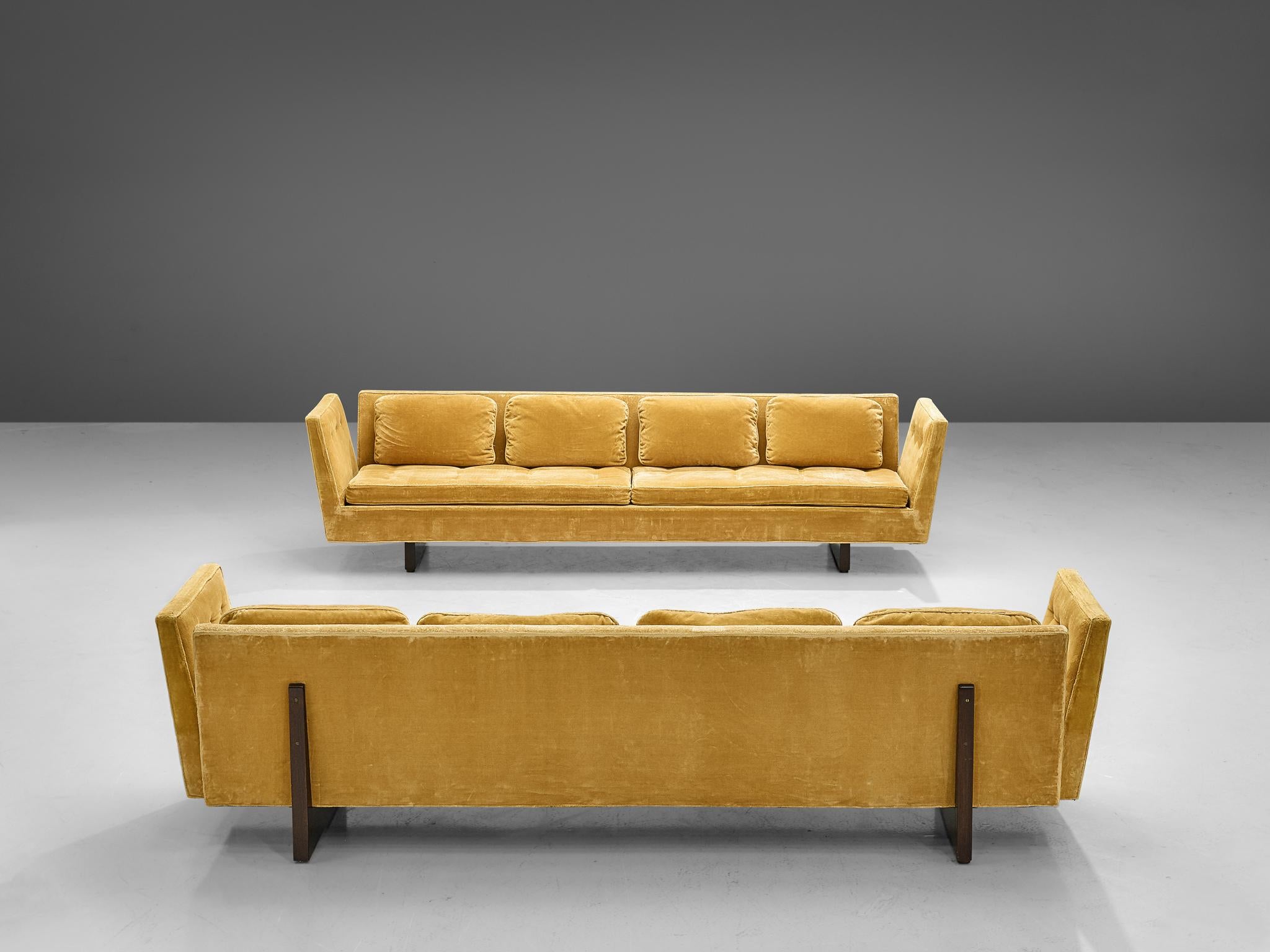Edward Wormley for Dunbar, pair of split-arm sofas, wood, velvet upholstery, United States, 1960s

Edward Wormley designed this large pair of sofas for Dunbar in the 1960s. Characterized is the design by the outwards inclined armrests which add a