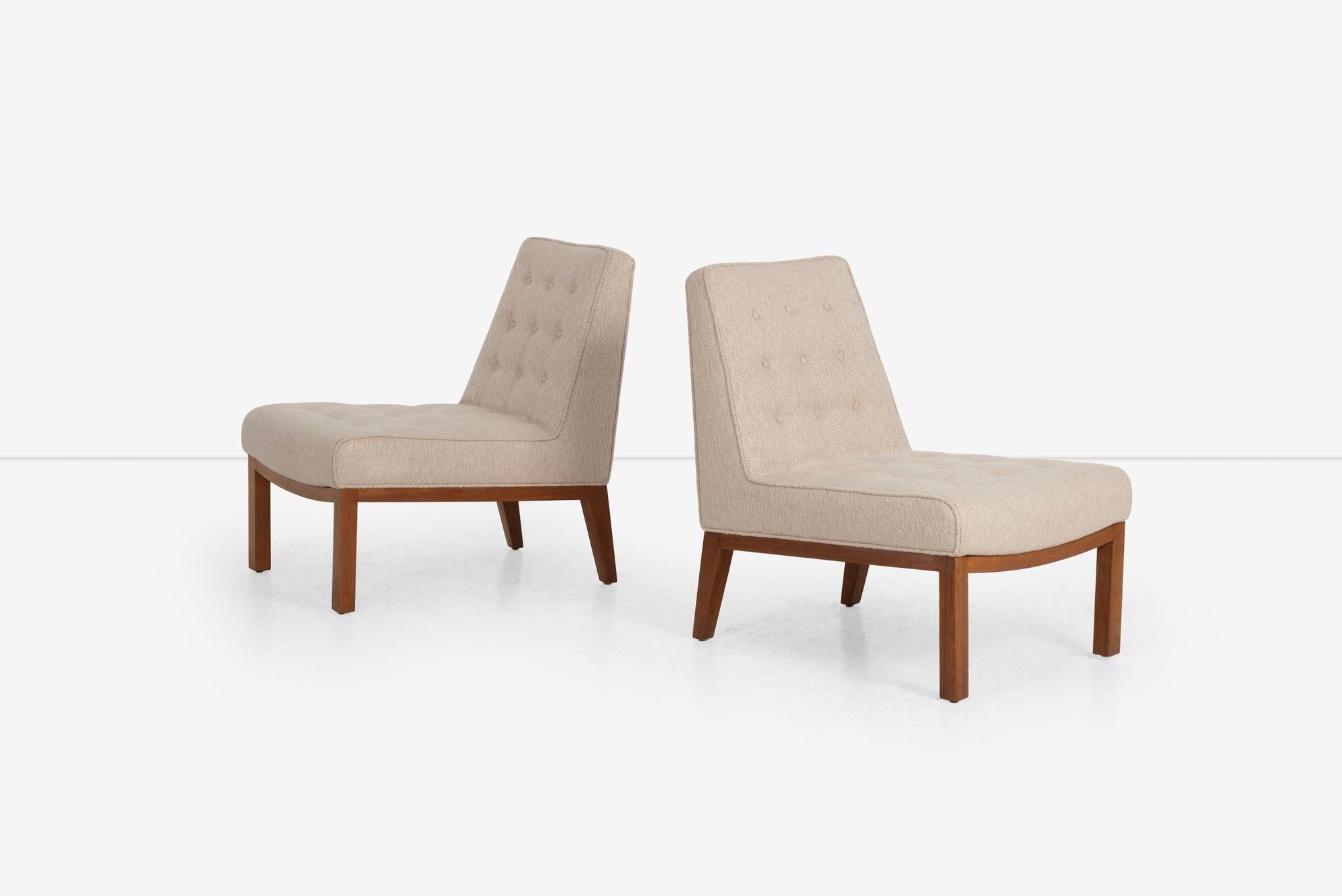 Edward Wormley per Dunbar Slipper Chairs (coppia), Model 5000A, anni '50
Dettagli: Basi in mogano massiccio, schienali affusolati, imbottitura a bottoni, rivestimento in bouclé Great Plains. Include cuscini renali con bordi a coltello.
Marcature: