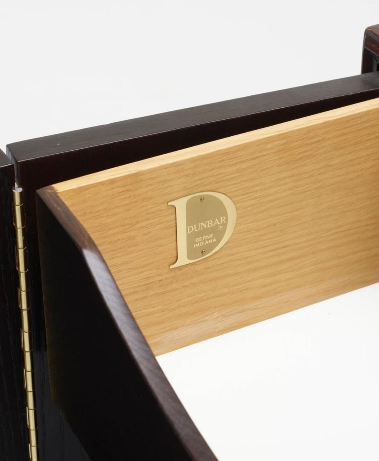 Laiton Petit serveur de porte bifold Edward Wormley pour Dunbar. en vente