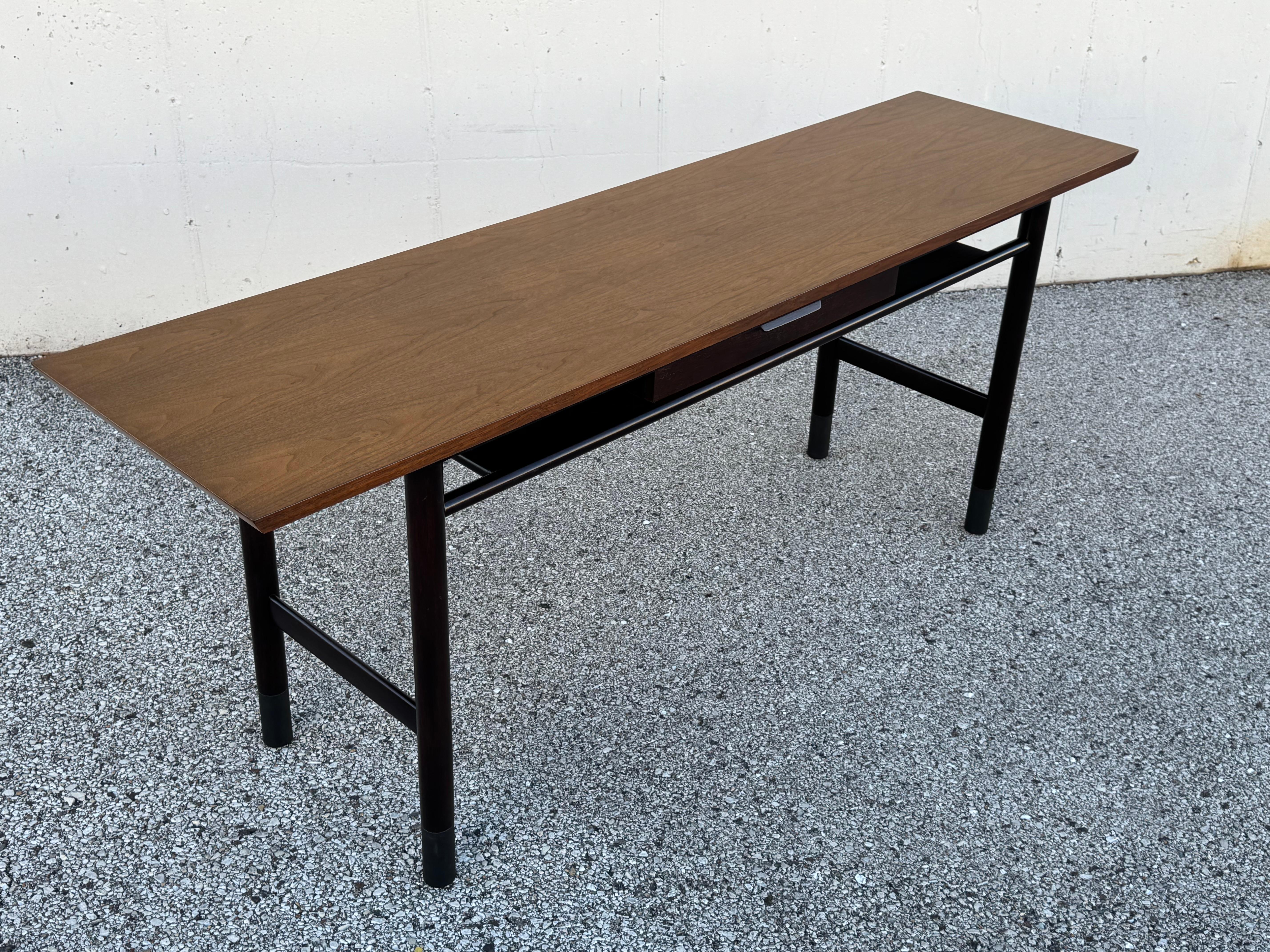 Edward Wormley for Dunbar Refinished Two-Tone Console or Sofa Table with Drawer For Sale 5