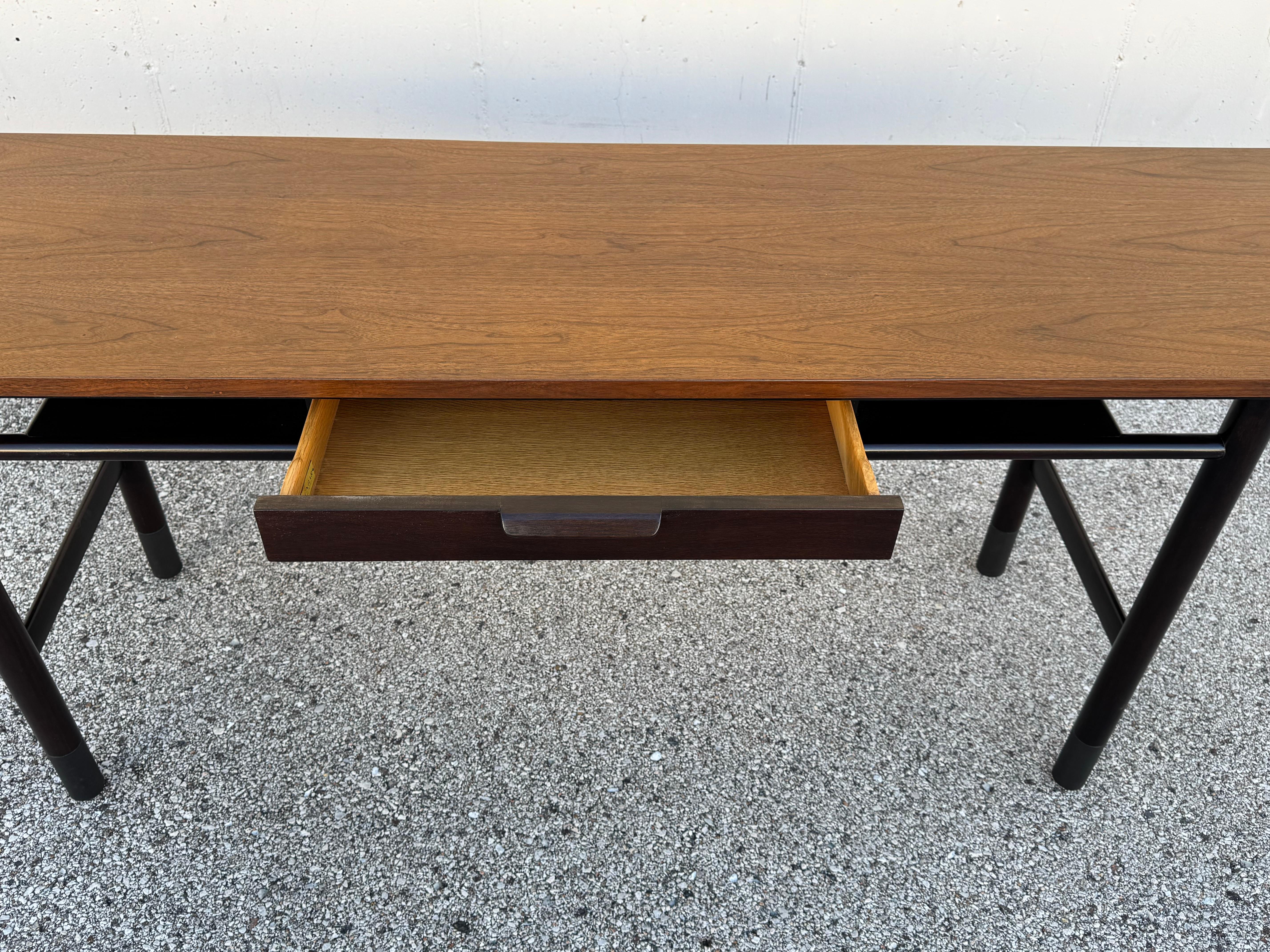 Edward Wormley for Dunbar Refinished Two-Tone Console or Sofa Table with Drawer In Good Condition For Sale In St. Louis, MO