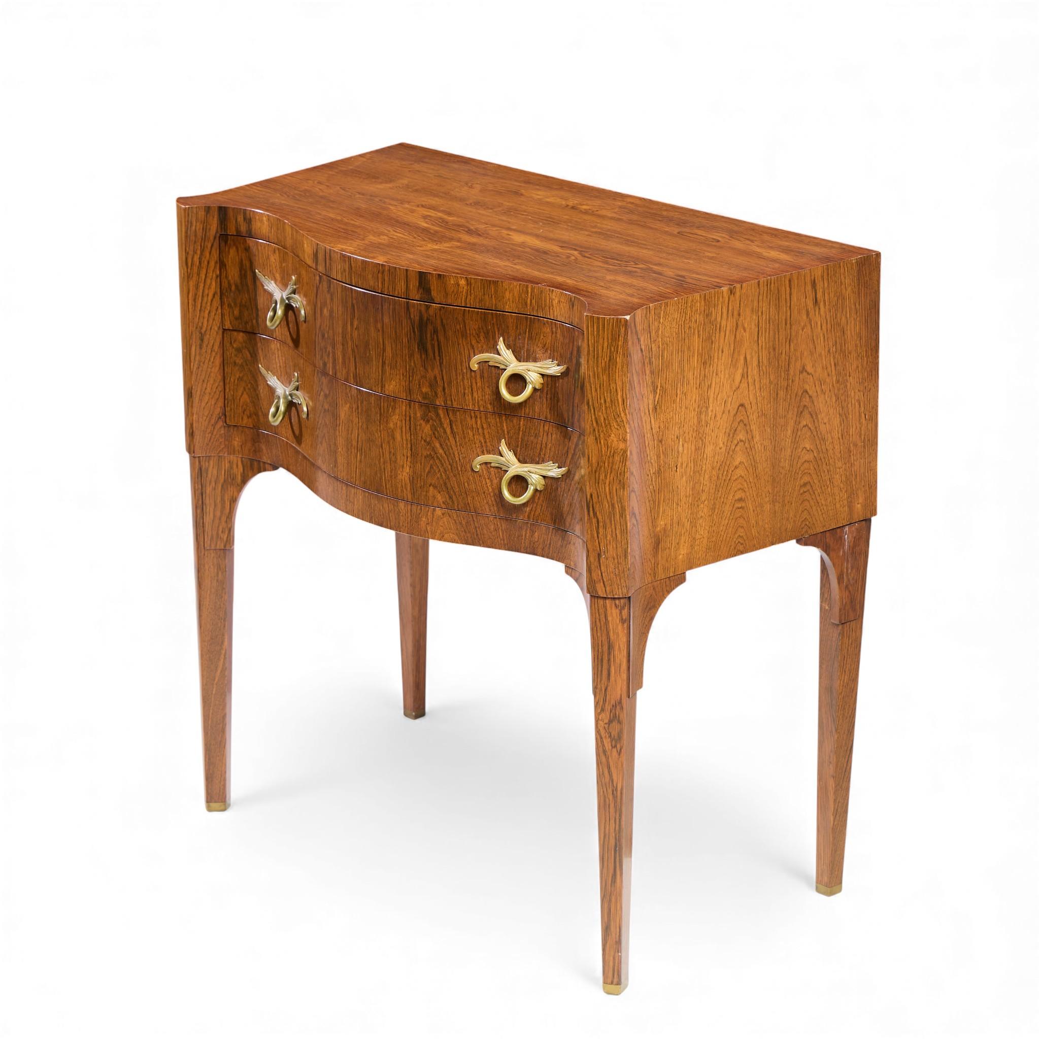 Edward Wormley per Dunbar Cassettone in legno di palissandro e ottone in vendita 1